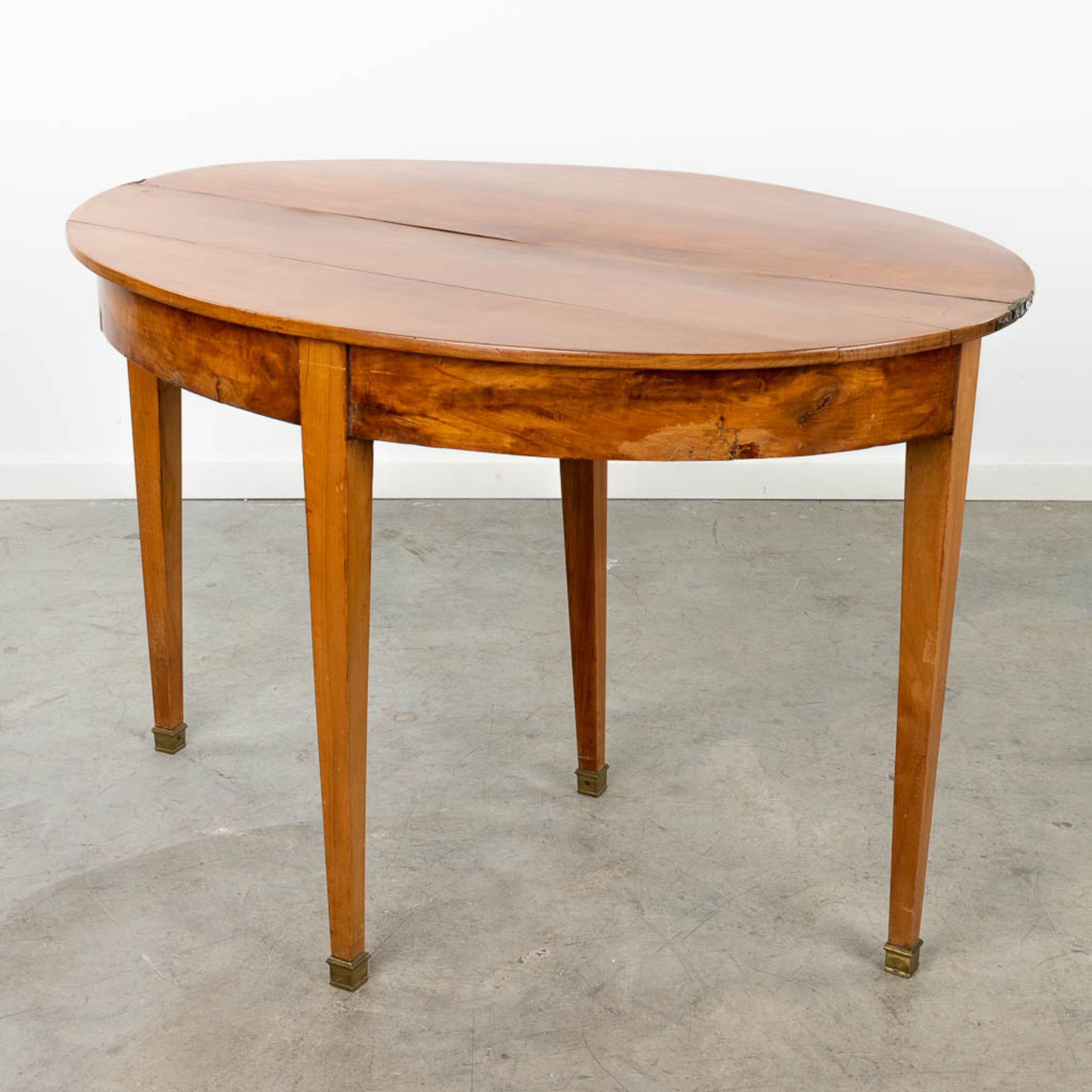 A demi lune table. (40 x 111 x 73cm) - Bild 7 aus 8