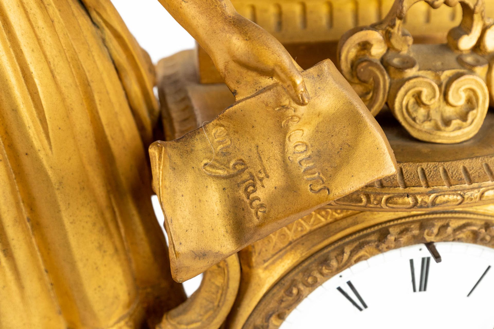 An antique mantle clock made of gilt spelter. 19th C. (44 x 45cm) - Image 13 of 16