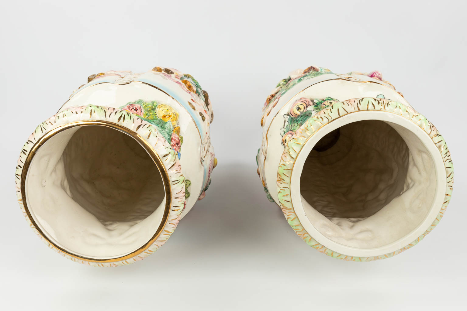 Capodimonte, a collection of 2 large vases (58 x 30cm) - Image 9 of 18