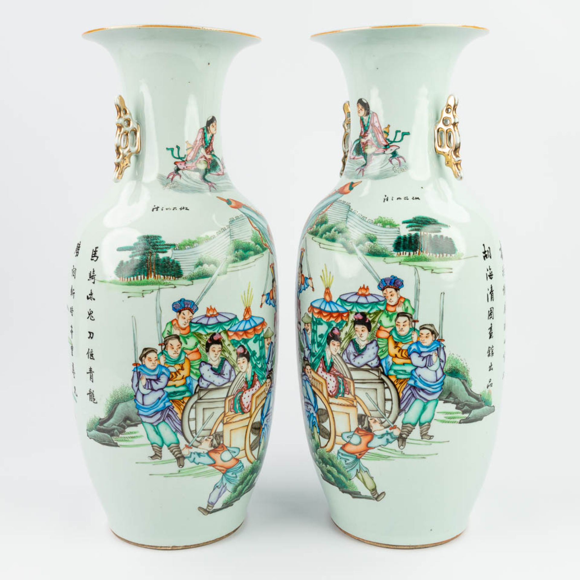 A pair of Chinese vases made of glazed porcelain with a double decor (57 x 24 cm) - Bild 9 aus 17