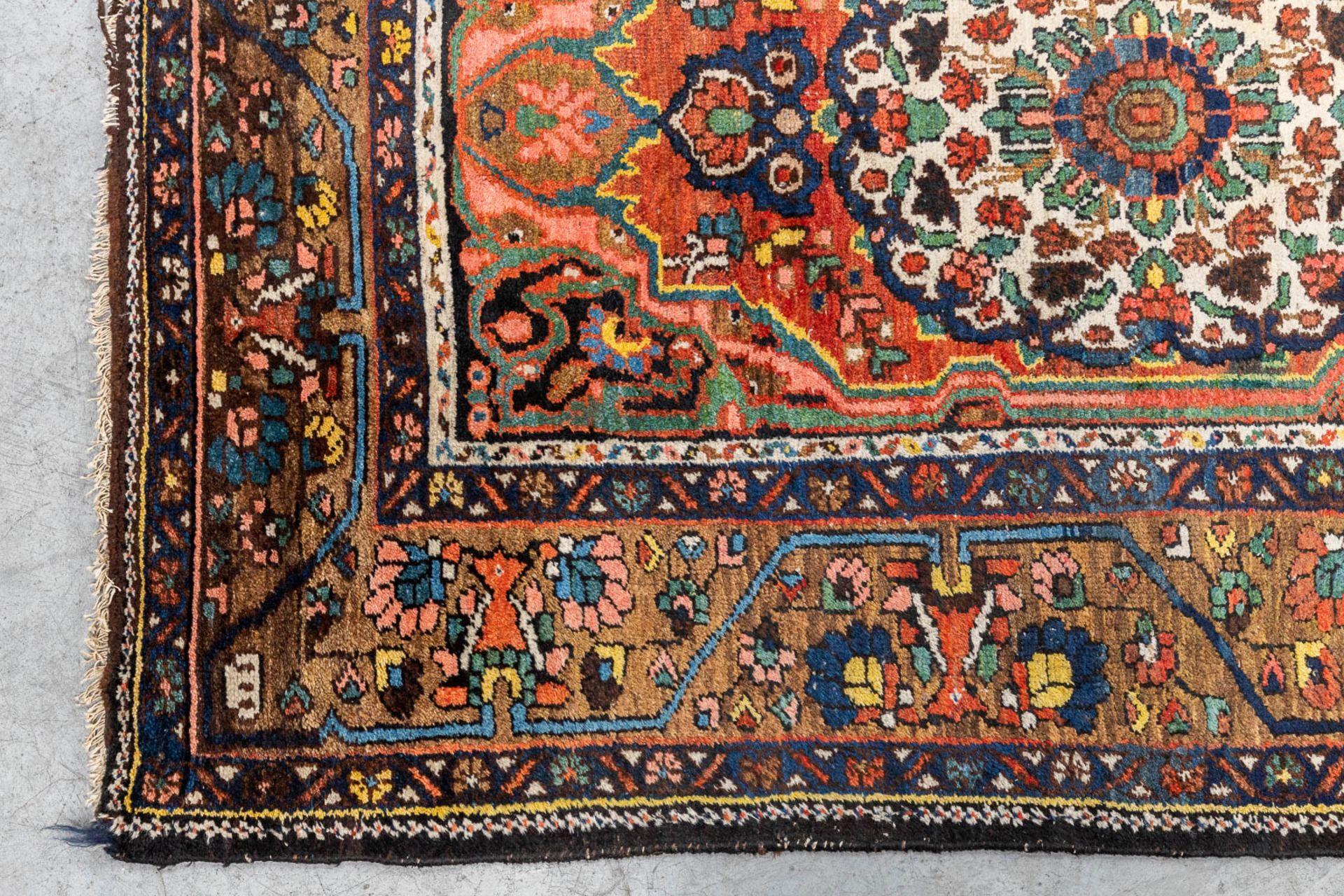 An Oriental hand-made carpet. Bokhara (400 x 185 cm) - Image 2 of 6