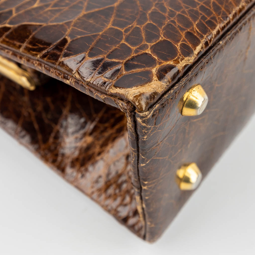 A mid-C. 'Sac Tortue' handbag made of tortoise/turtleÊleather. (23,5 x 31,5cm) - Image 4 of 16
