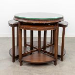 A round coffee table with 4 nesting tables. Art deco style and period (67 x 80cm)