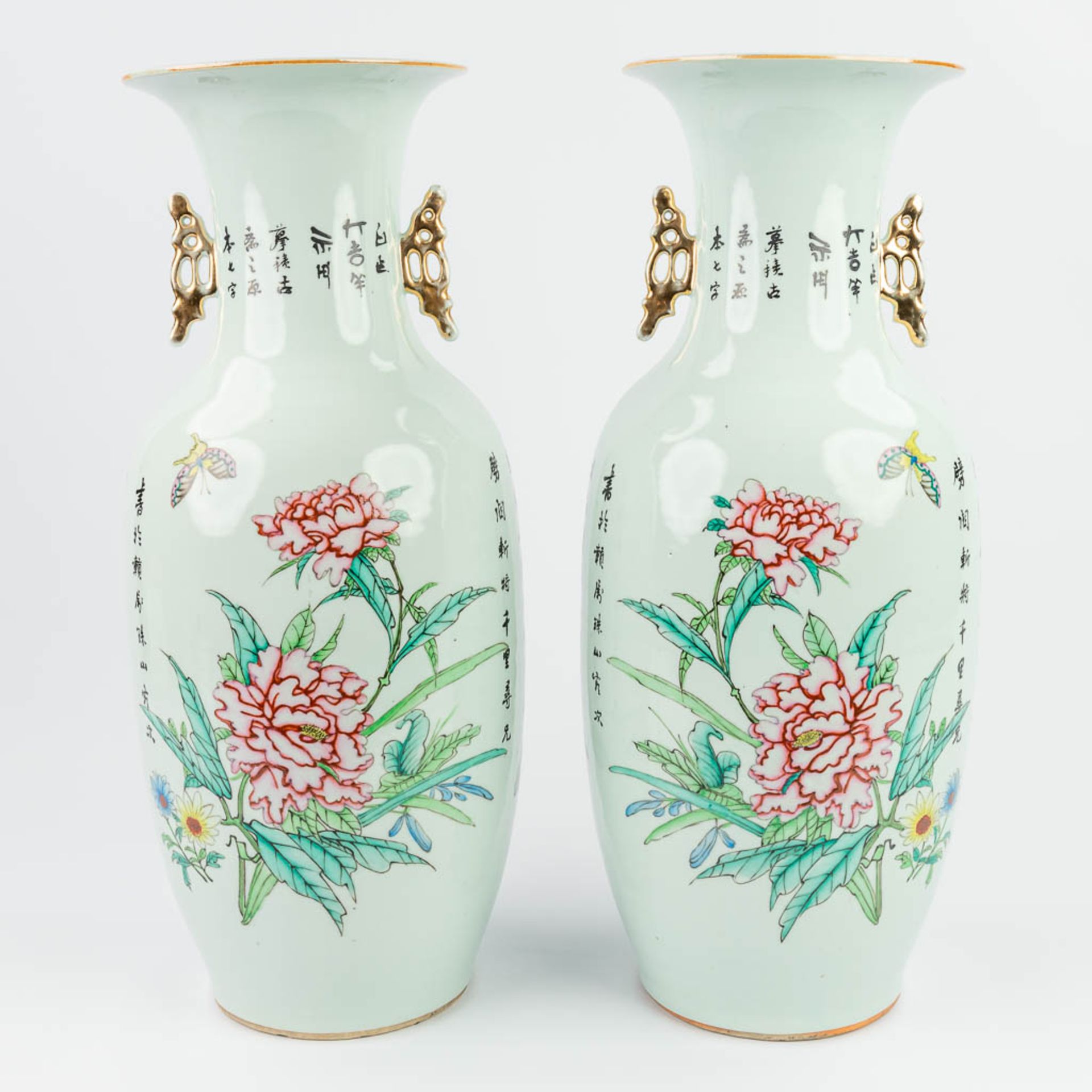 A pair of Chinese vases made of glazed porcelain with a double decor (57 x 24 cm) - Bild 17 aus 17