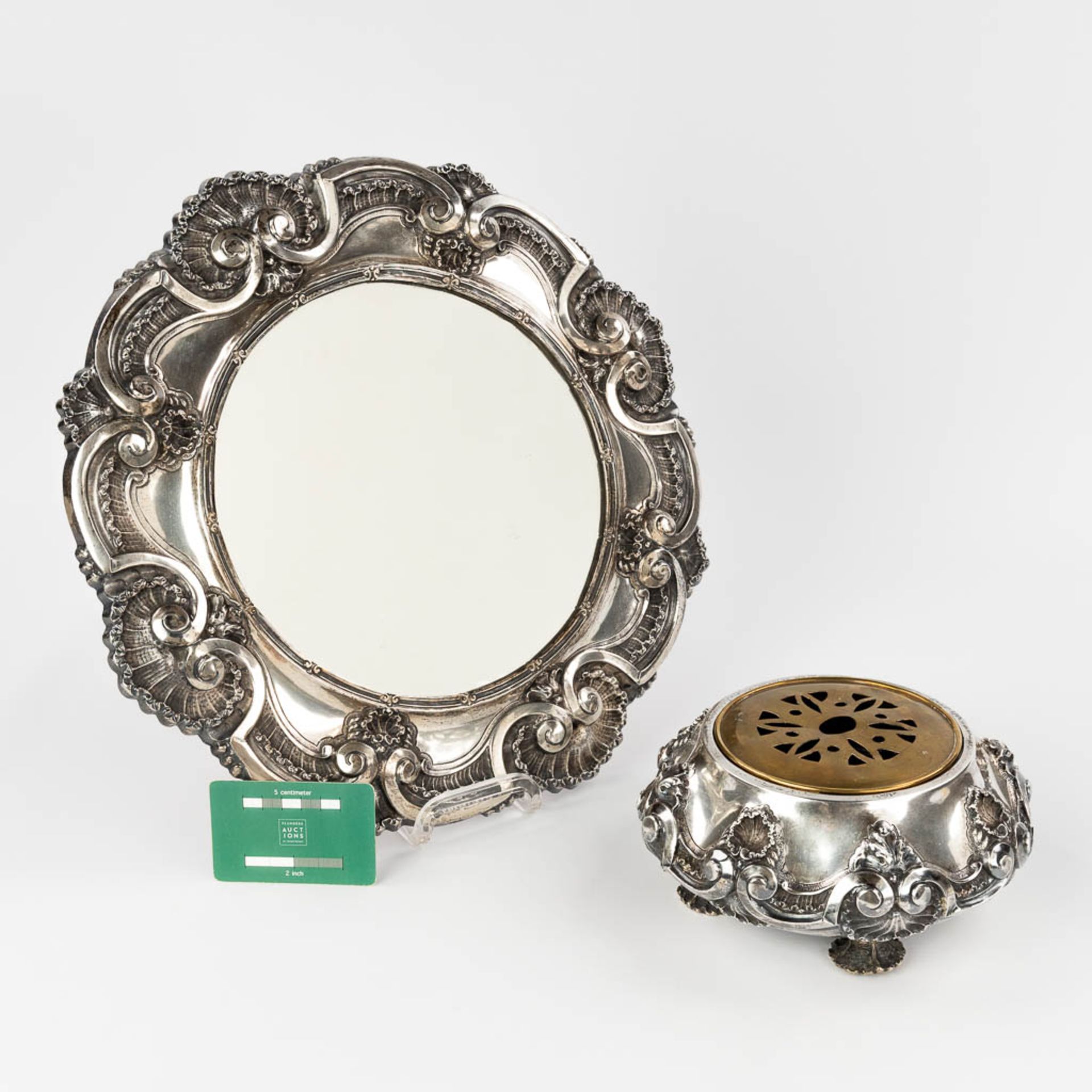 An antique incense burner made of silver, standing on a mirror.Ê20th C. (12,5 x 37cm) - Image 3 of 14