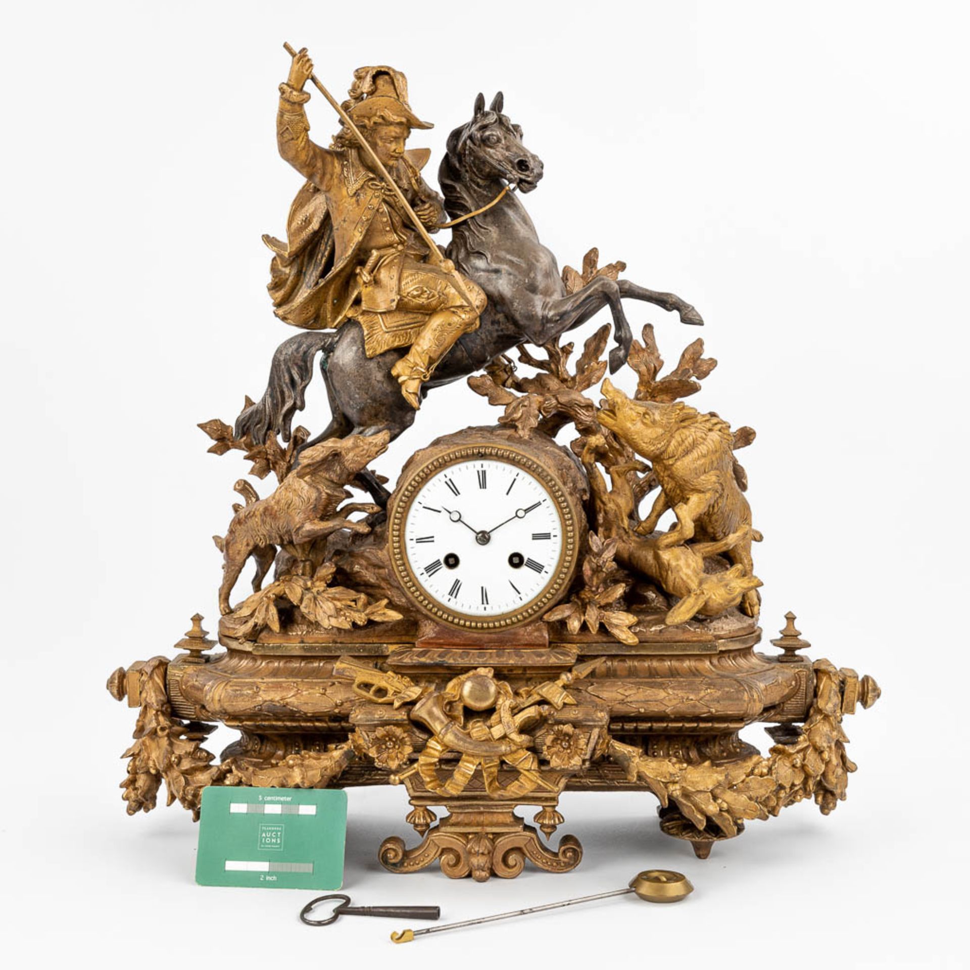 An antique mantle clock with hunting scne, gold-plated spelter. (17 x 47 x 48cm) - Bild 9 aus 21