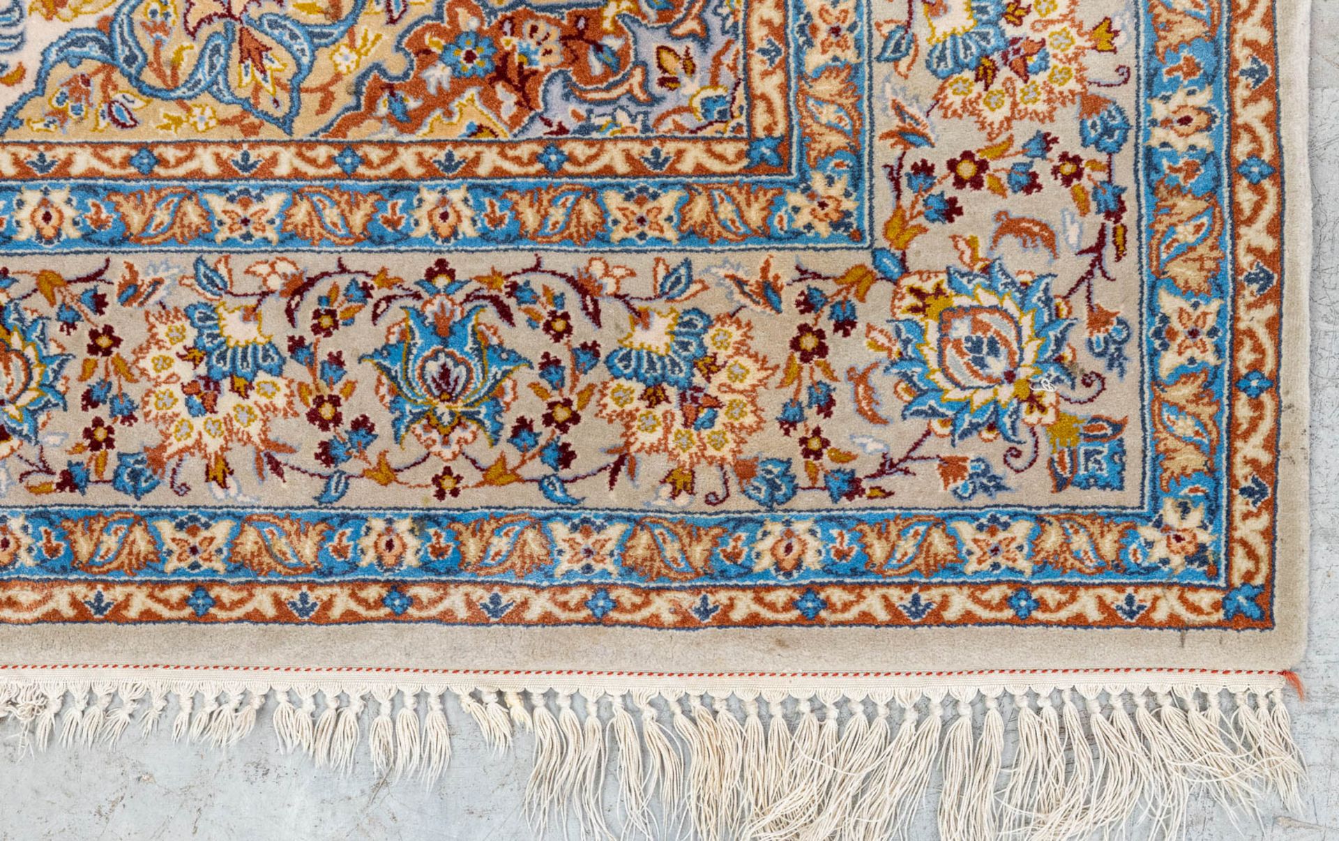 An Oriental hand-made carpet, Najafabad. (168 x 114 cm) - Image 4 of 8