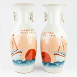 A pair of Chinese vases made of glazed porcelain, and decorated with ships (59,5 x 23 cm)