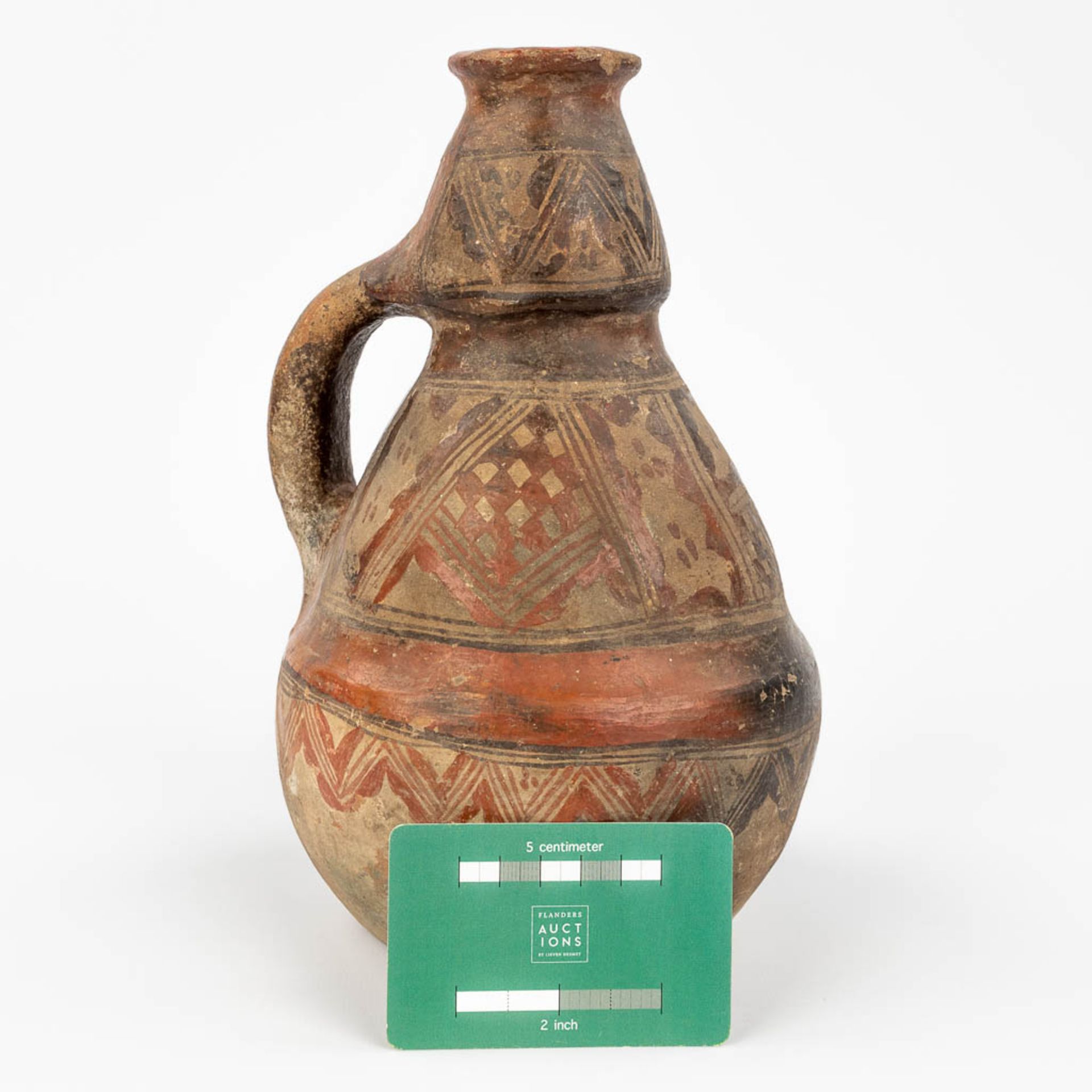 A vase probably of Northern African origin. (24 x 15cm) - Image 2 of 14