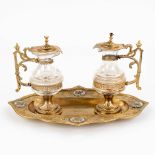 A pair of wine and water cruets made of glass and gold-plated bronze. (17 x 26 x 14cm)