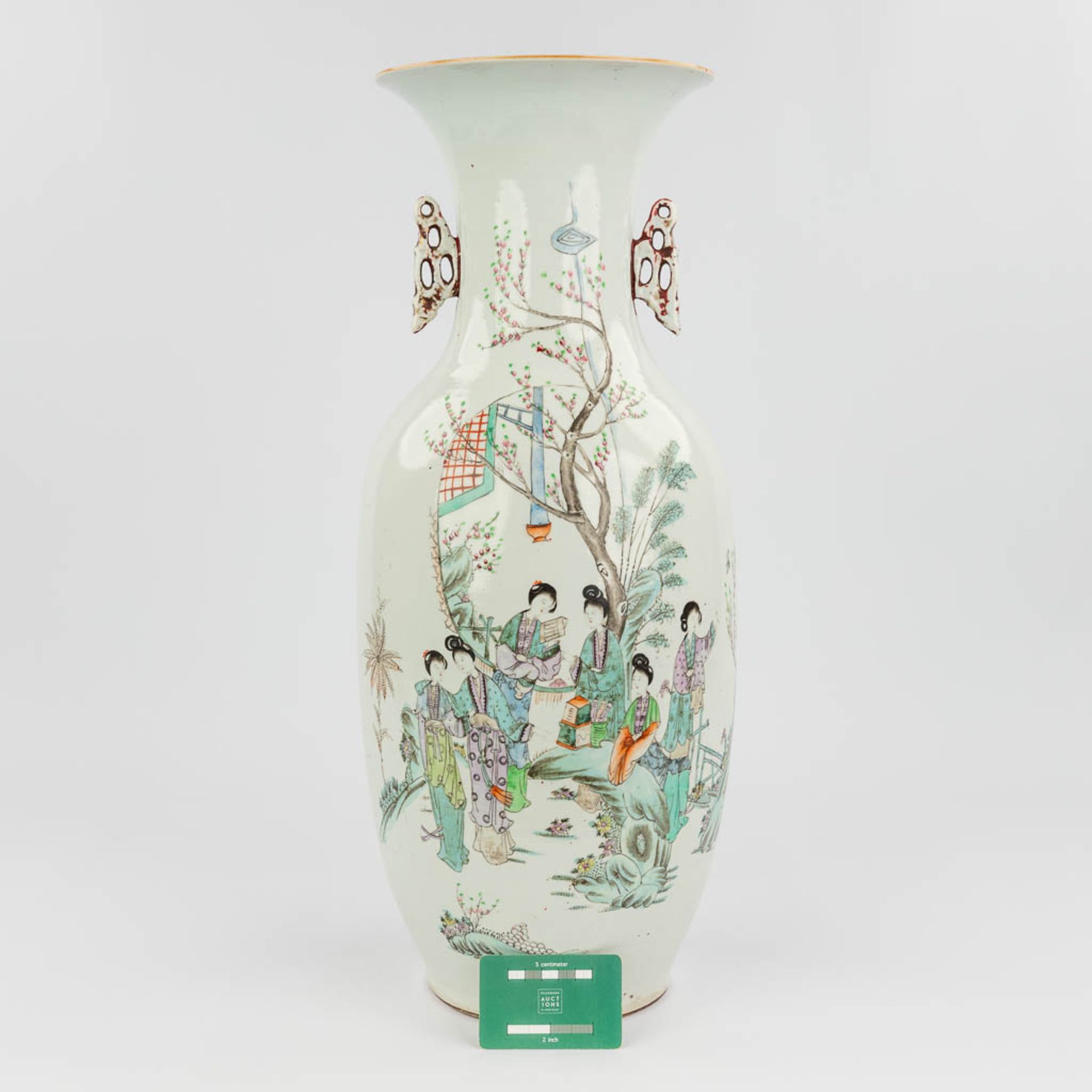 A Chinese vase decorated with ladies in the garden. 19th/20th C. (58 x 23 cm) - Image 10 of 13