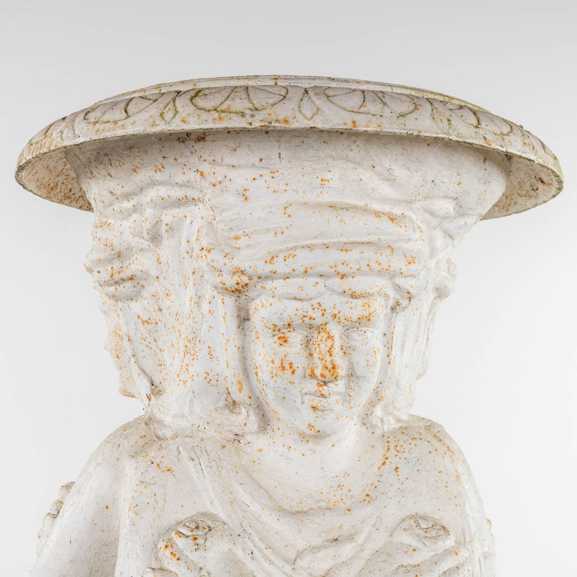 A large white-patinated garden vase 'The Three Graces'. (70 x 70 x 167cm) - Bild 5 aus 11