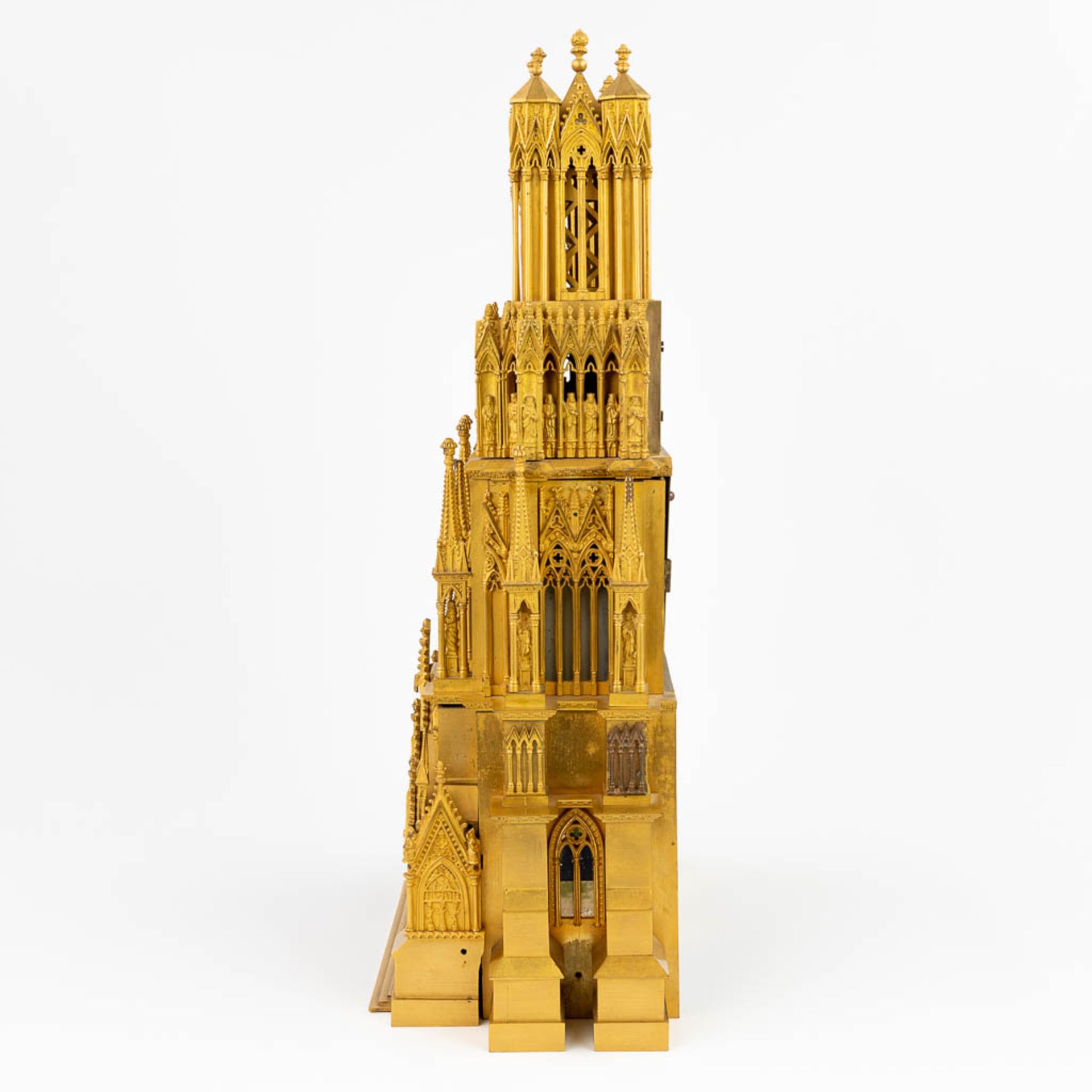 Cathedrale de Reims, an exceptional mantle clock made of gilt bronze. (15 x 31 x 47cm) - Image 3 of 16