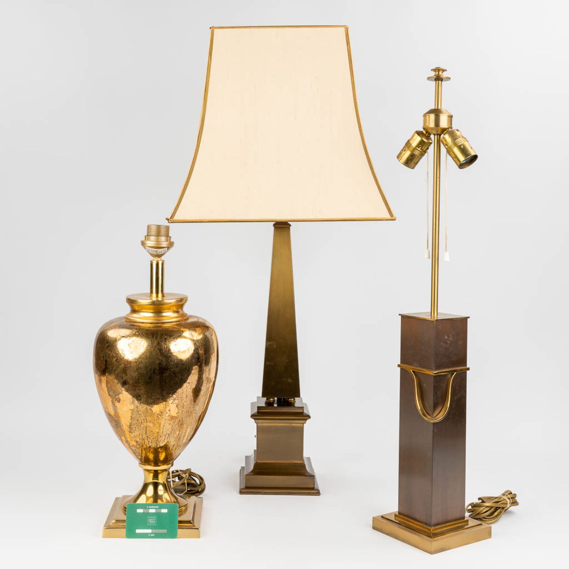 A collection of 3 mid-C. brass and metal table lamps. (14 x 14 x 80cm) - Bild 10 aus 14