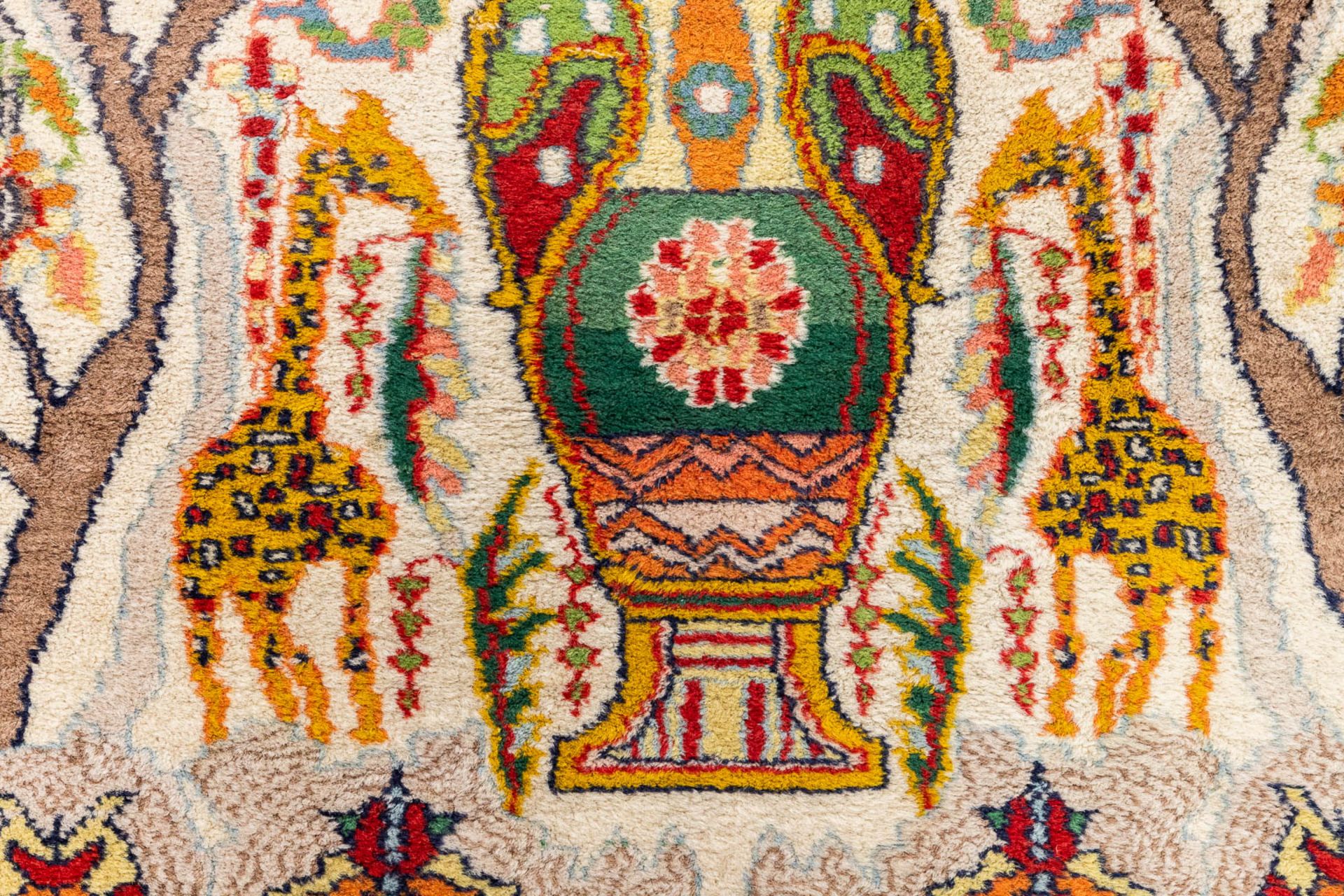 An Oriental hand-made carpet, 'Tree Of Life', Isphahan. (158 x 97 cm) - Image 4 of 7