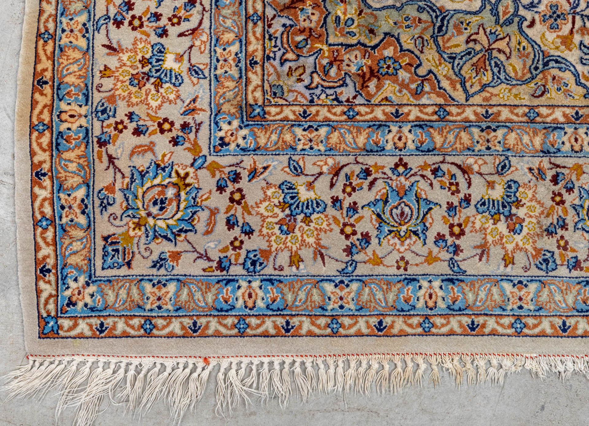 An Oriental hand-made carpet, Najafabad. (168 x 114 cm) - Image 3 of 8
