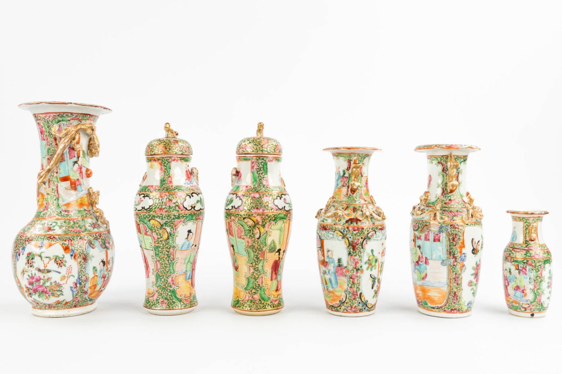 A collection of 6 pieces of Chinese vases and jars, with Kanton decors. (25 cm) - Bild 17 aus 17