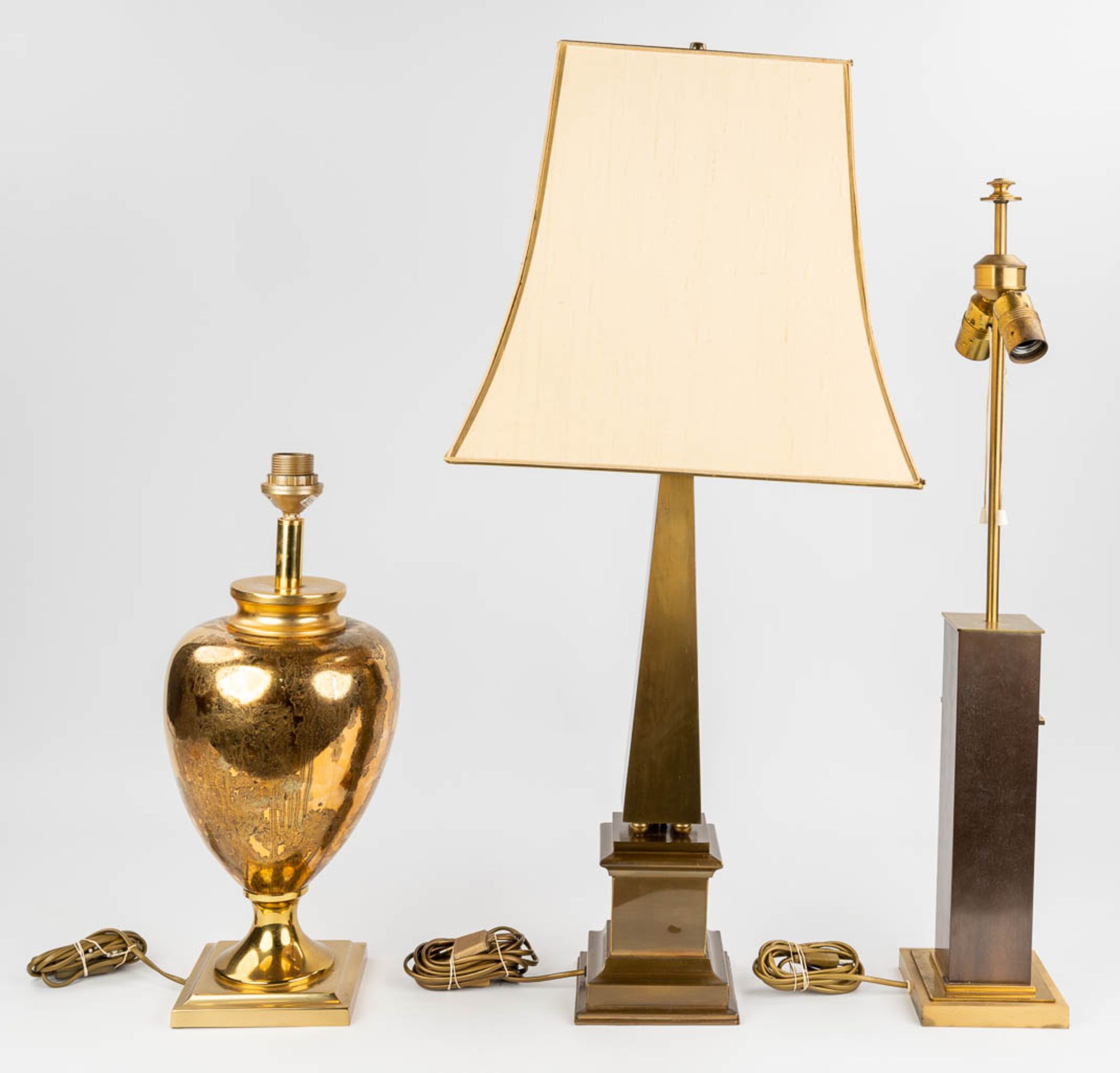 A collection of 3 mid-C. brass and metal table lamps. (14 x 14 x 80cm) - Bild 7 aus 14