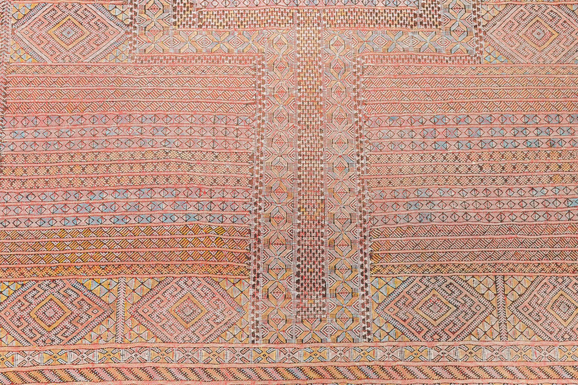 An Oriental hand-made kelim.Ê(259 x 169 cm) - Image 5 of 7