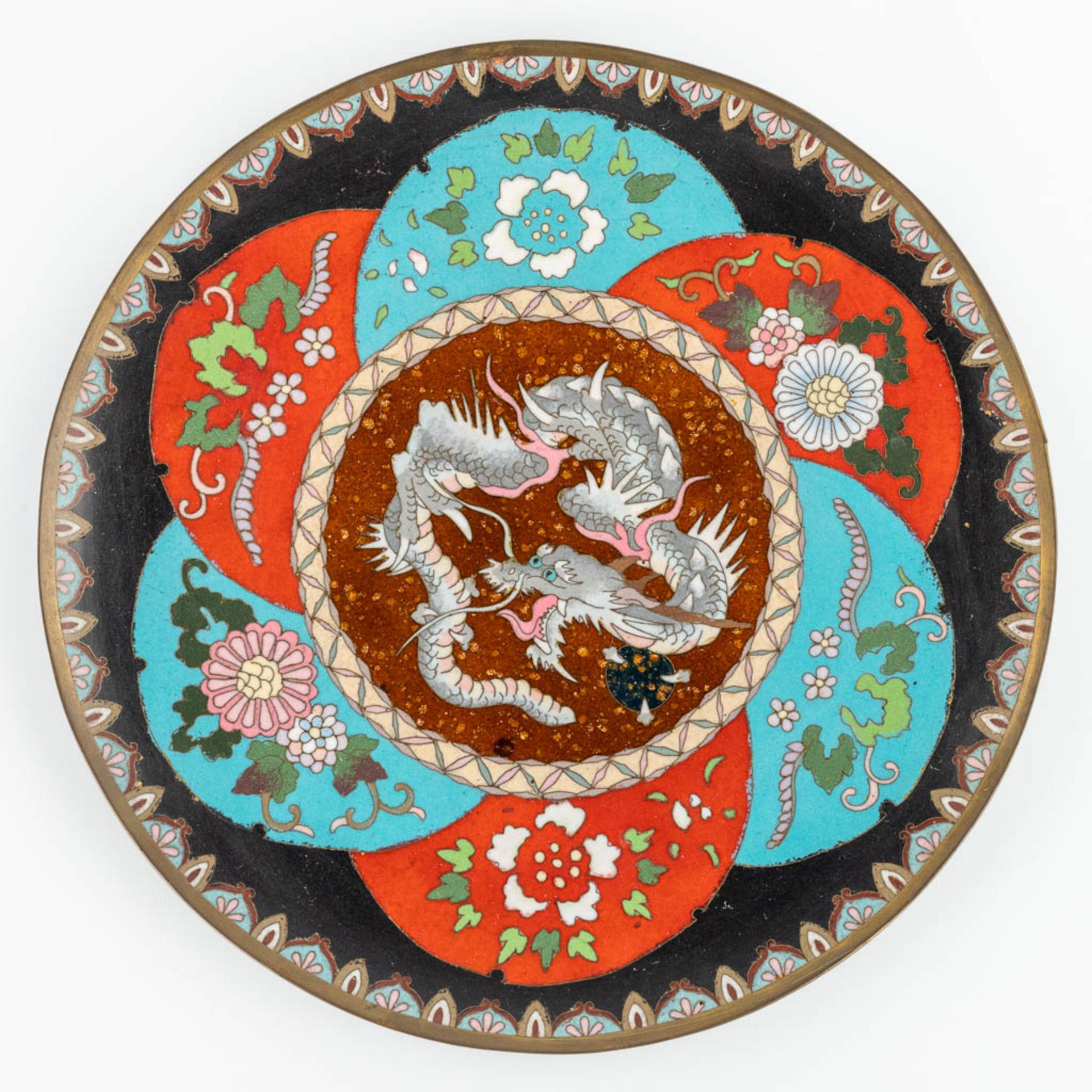 A pair of champslevŽ plates with images of fish and dragons. (29,5 cm) - Bild 7 aus 14