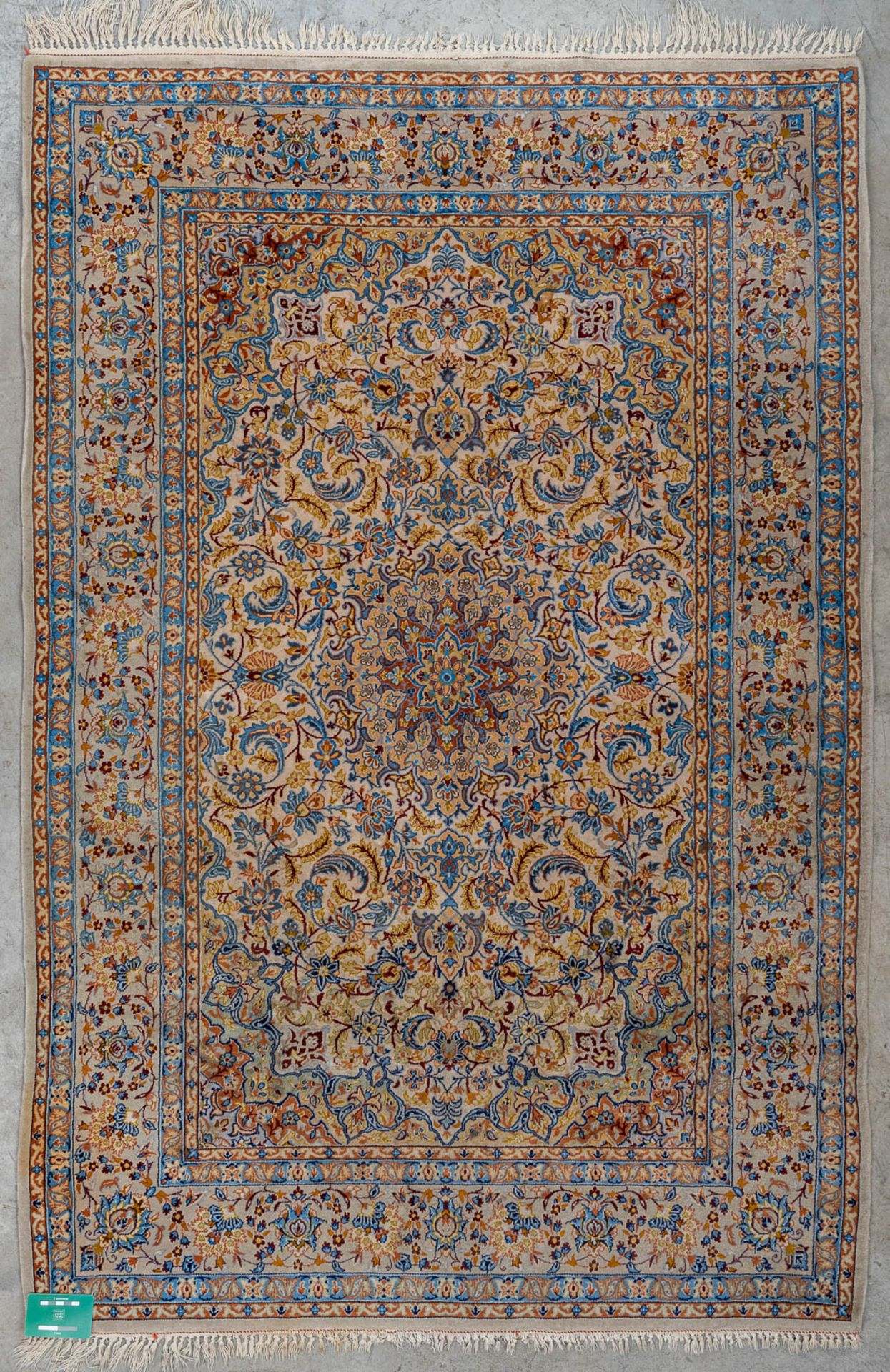 An Oriental hand-made carpet, Najafabad. (168 x 114 cm) - Image 8 of 8