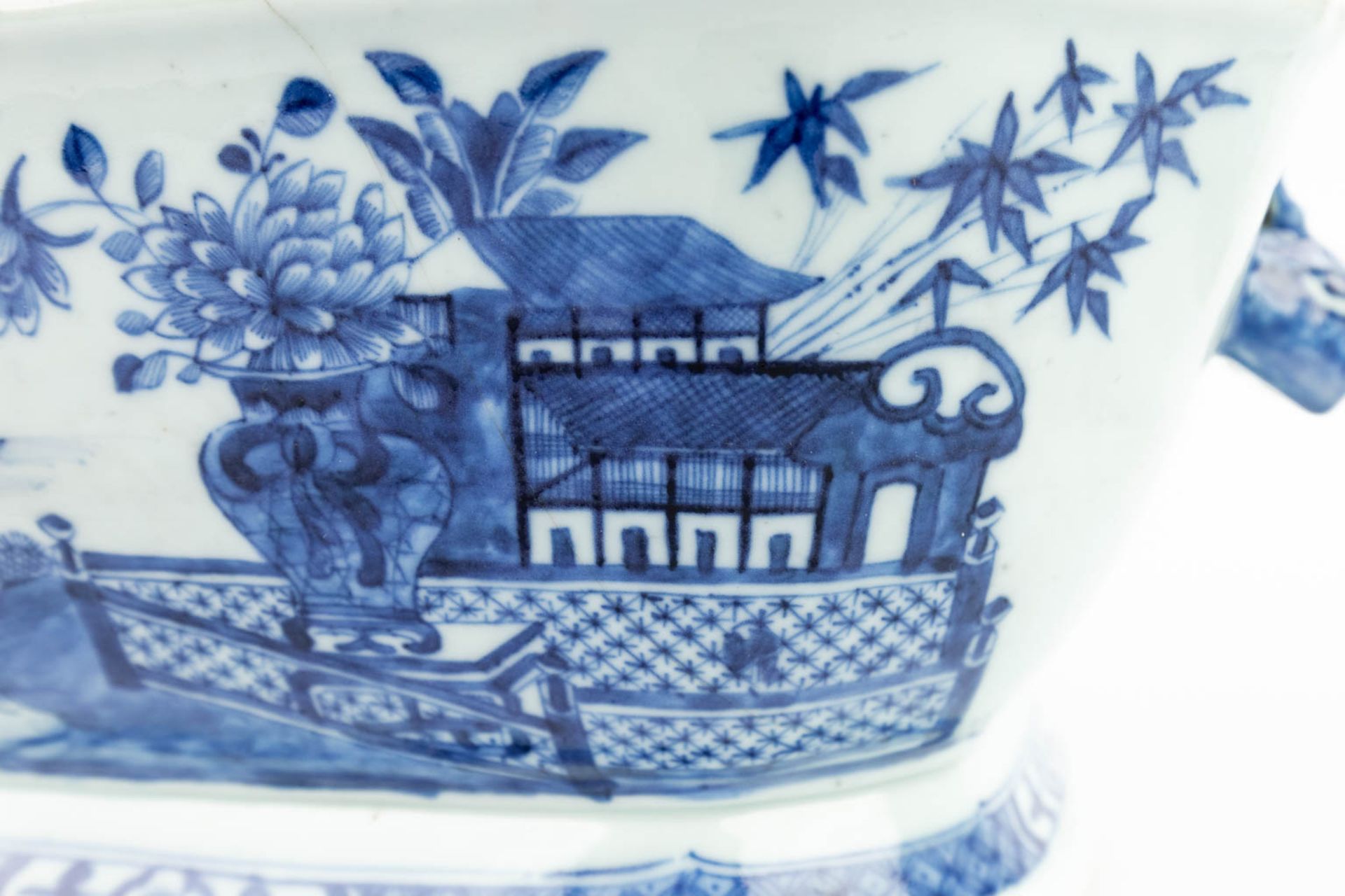 A Chinese soup tureen made of blue-white porcelain. (22 x 31 x 22 cm) - Image 14 of 15