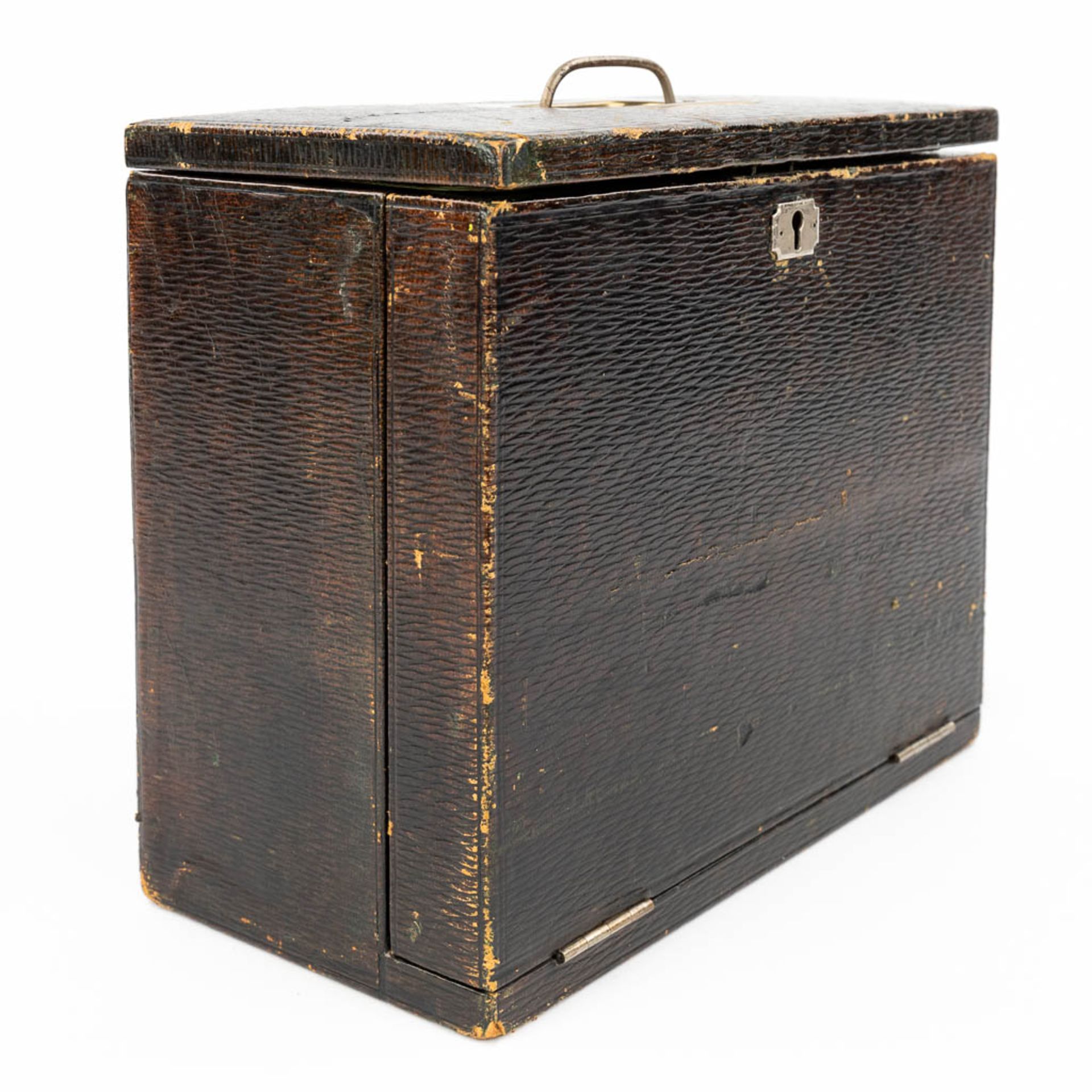 A travellers writing box, made in the UK. (13,5 x 27 x 23cm) - Image 8 of 17