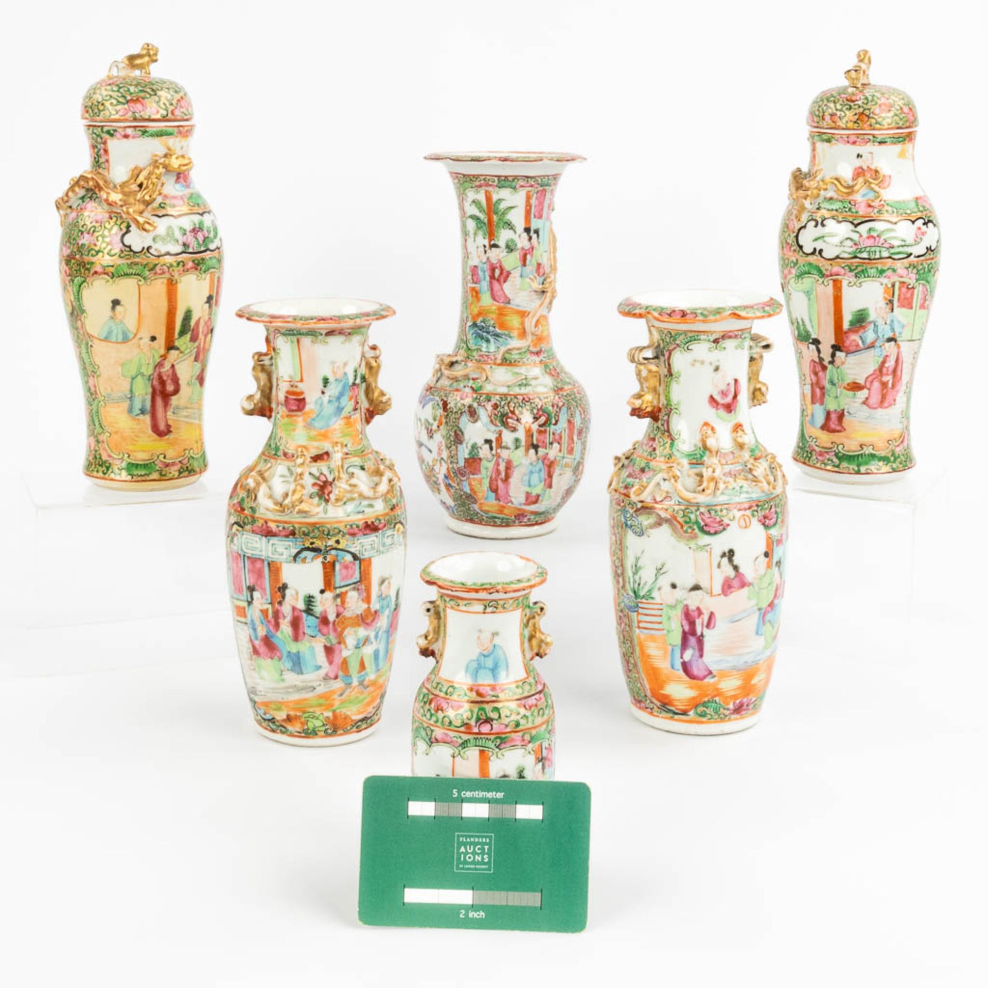 A collection of 6 pieces of Chinese vases and jars, with Kanton decors. (25 cm) - Bild 8 aus 17