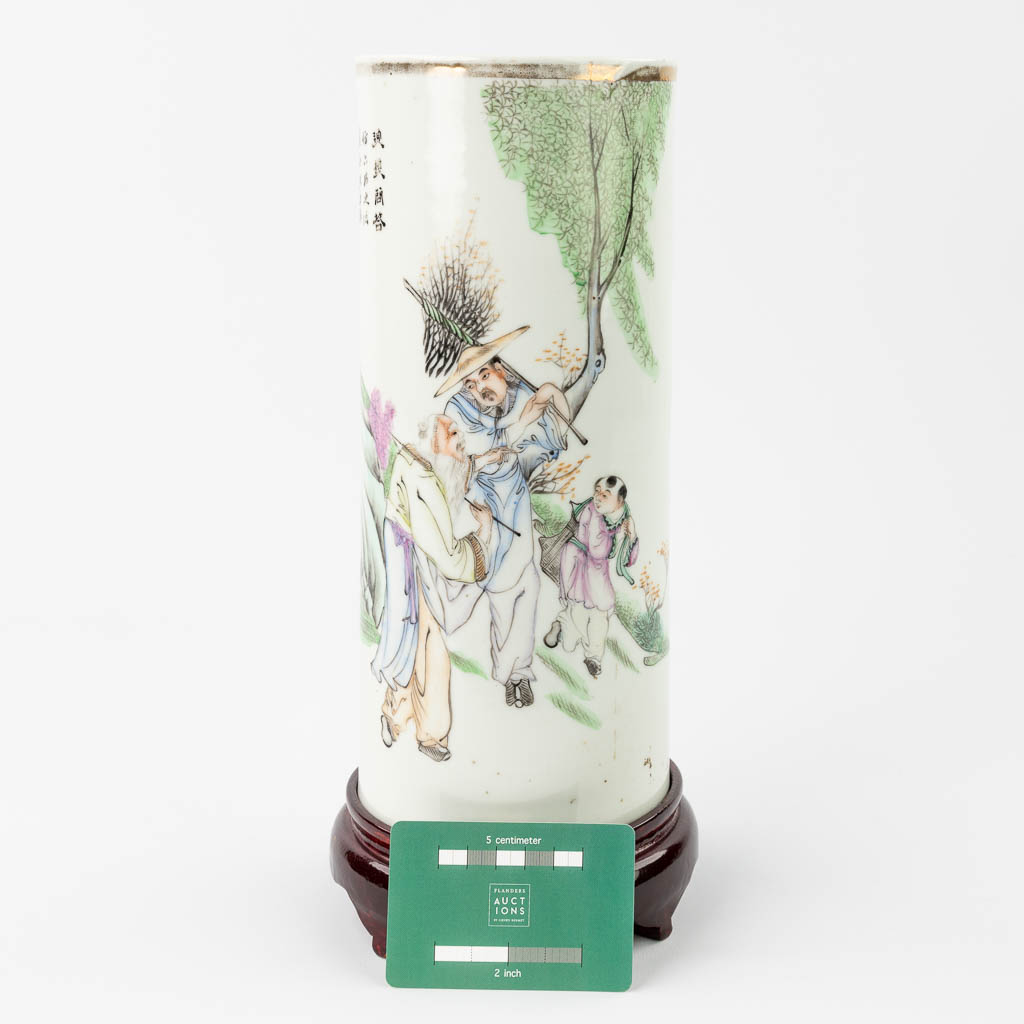 A Chinese hat stand made of porcelain and decorated with Wise Men. (28 x 12 cm) - Image 7 of 11