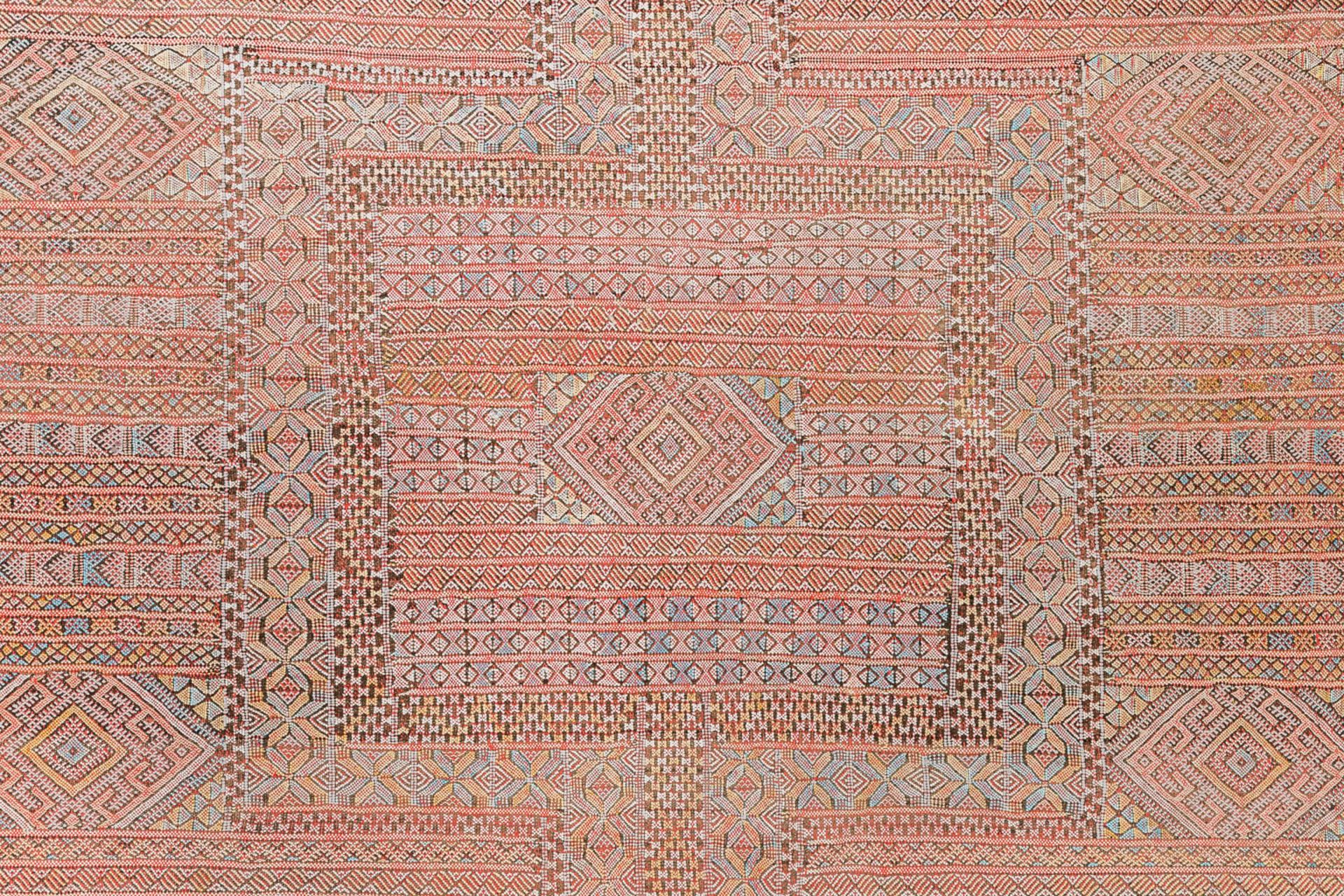 An Oriental hand-made kelim.Ê(259 x 169 cm) - Image 7 of 7