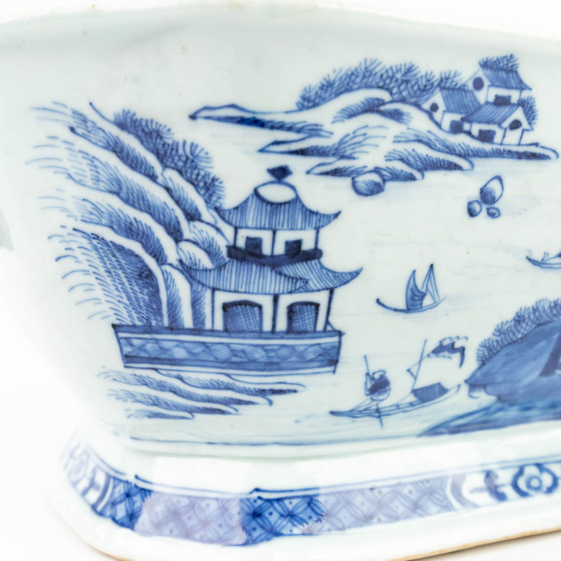 A Chinese soup tureen made of blue-white porcelain. (22 x 31 x 22 cm) - Image 13 of 15