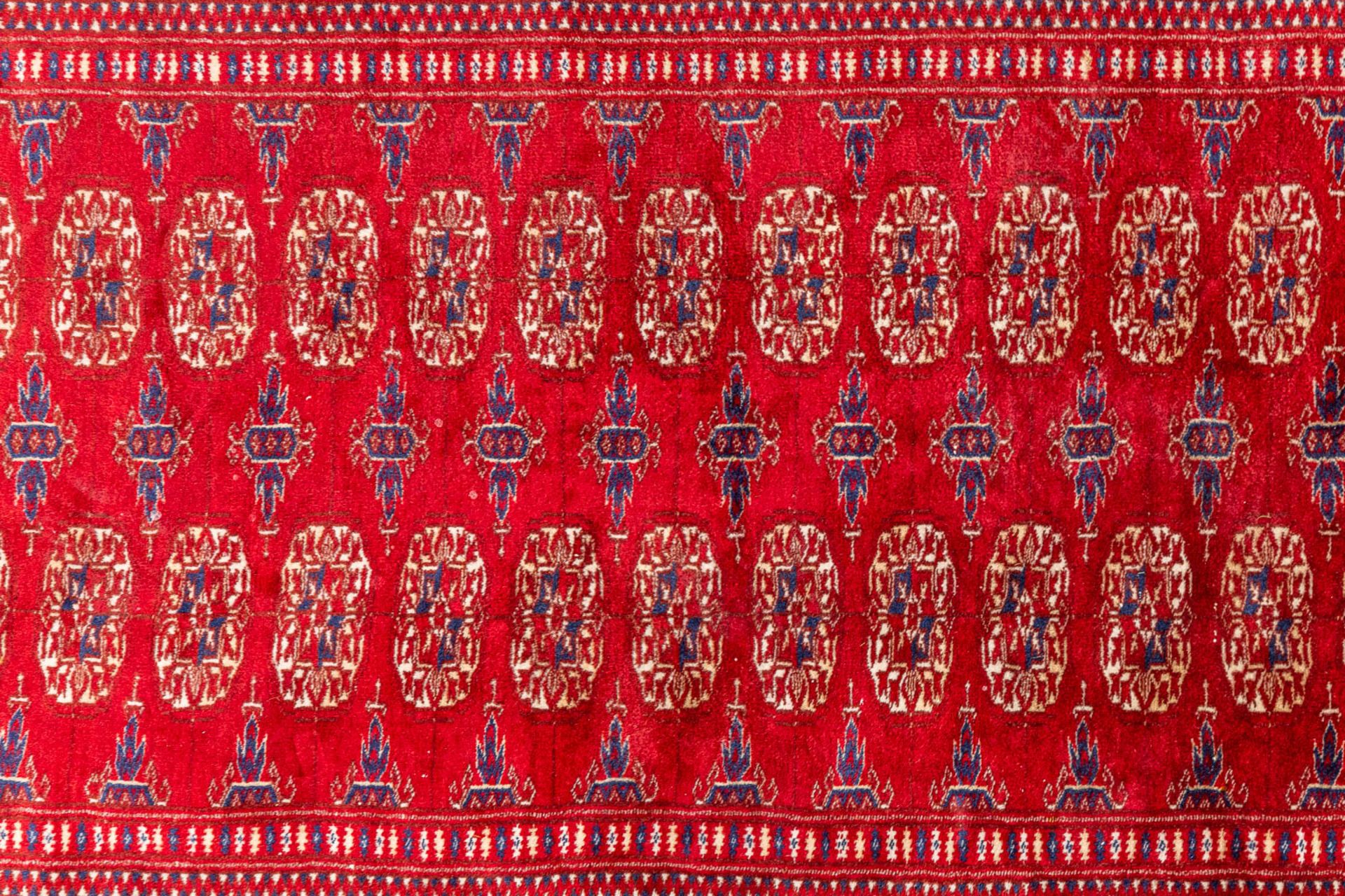 An Oriental hand-made carpet, Bokhara.Ê(154 x 95 cm) - Image 4 of 5