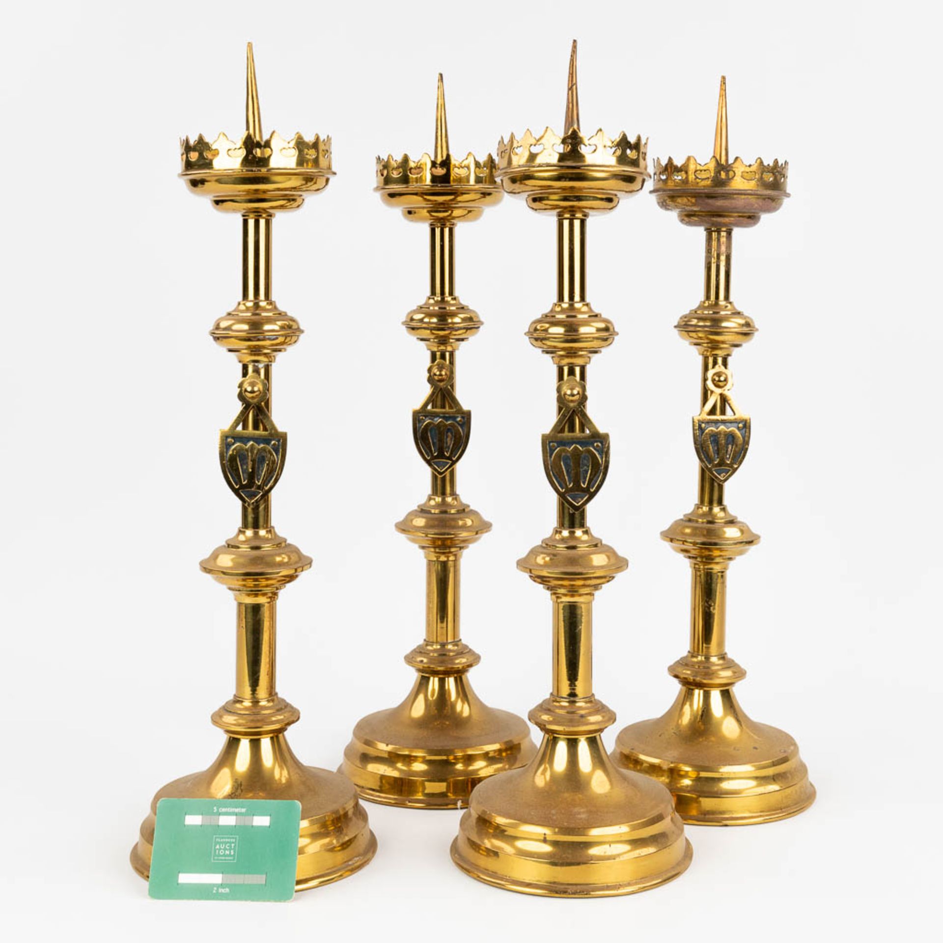 A set of 4 Church candlesticks made of bronze inÊgothic revival style. (50cm) - Bild 2 aus 9