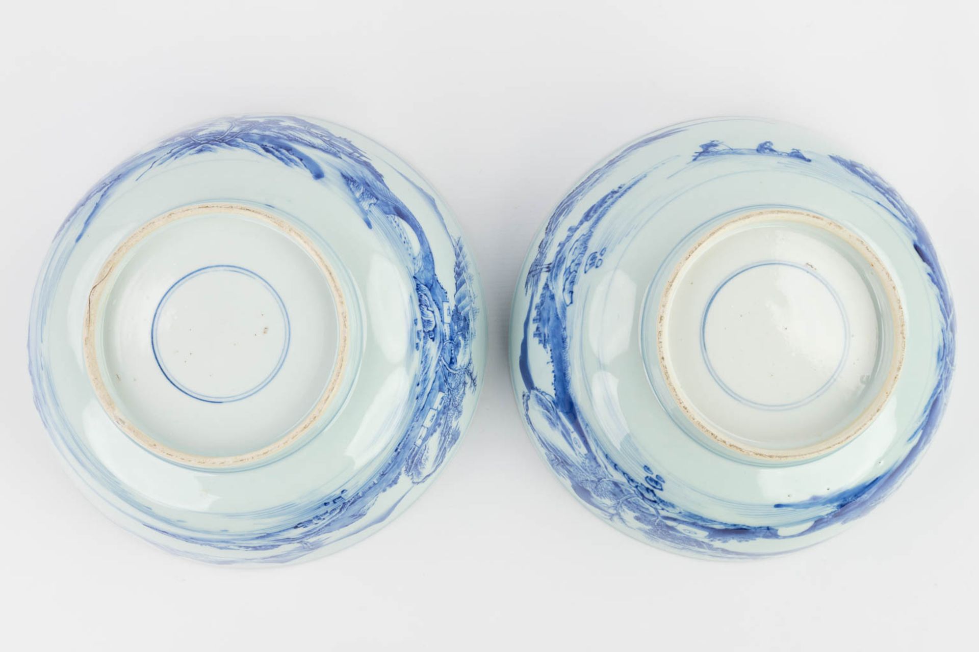 A pair of Chinese bowls made of blue-white porcelain (11 x 26,5 cm) - Image 14 of 17