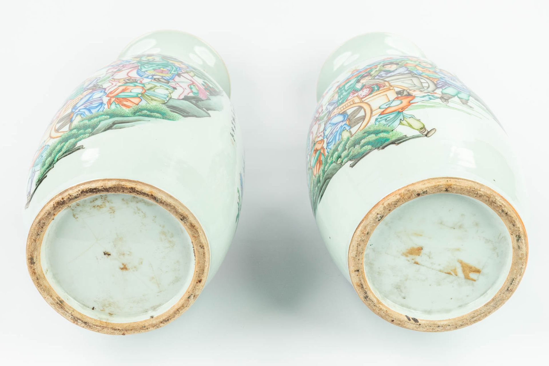 A pair of Chinese vases made of glazed porcelain with a double decor (57 x 24 cm) - Bild 8 aus 17