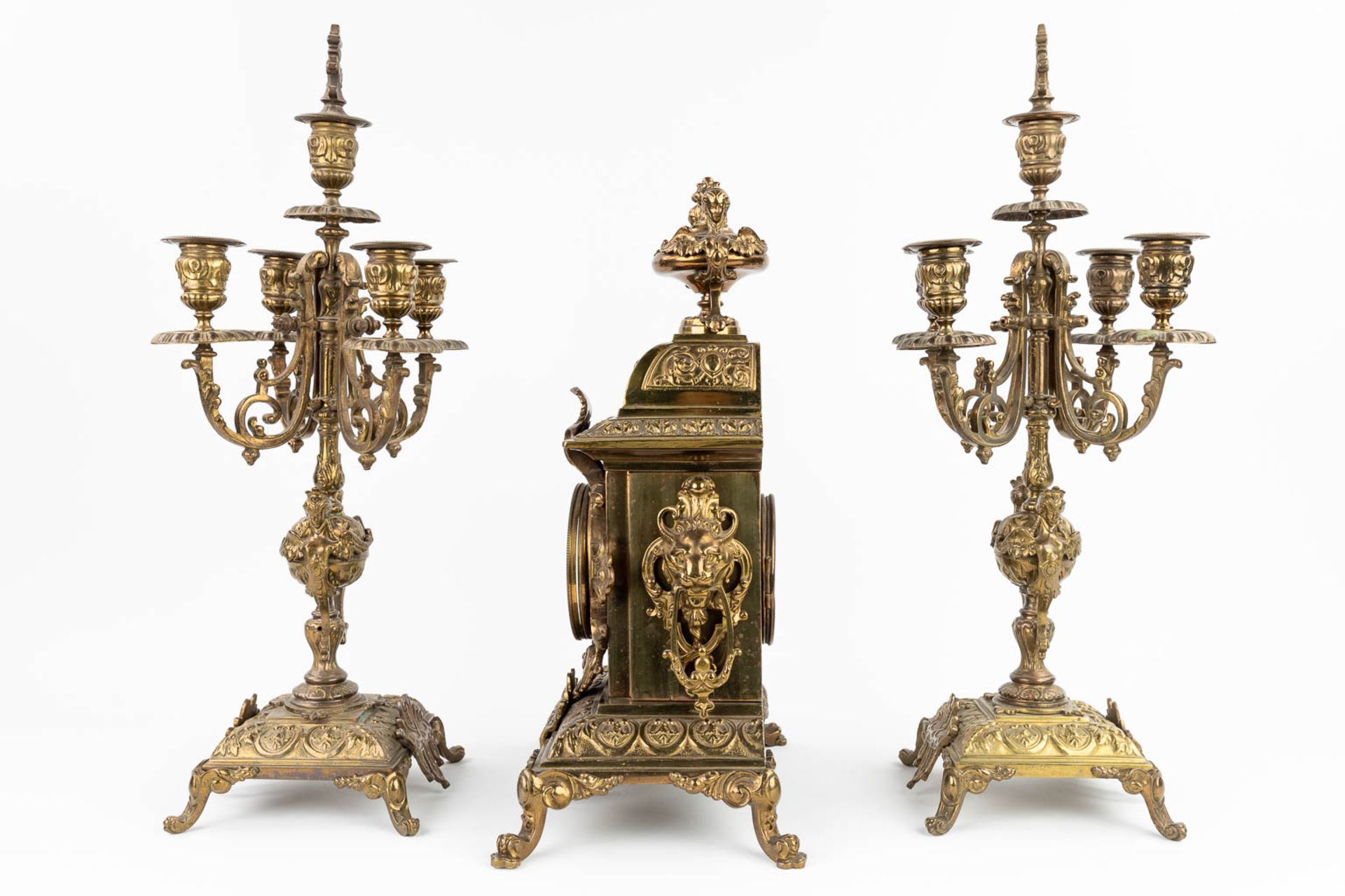 A three-piece mantle garniture clock and candelabra, made of bronze. (20 x 29 x 45cm) - Image 14 of 17