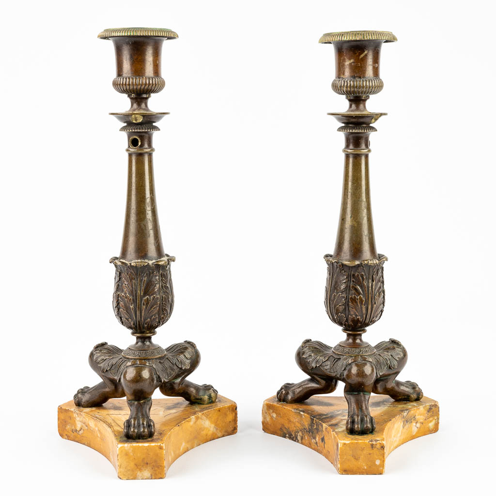 A pair of candlesticks made of bronze and mounted on an onyx base. Empire period (9,5 x 9,5 x 25,7cm - Image 11 of 13