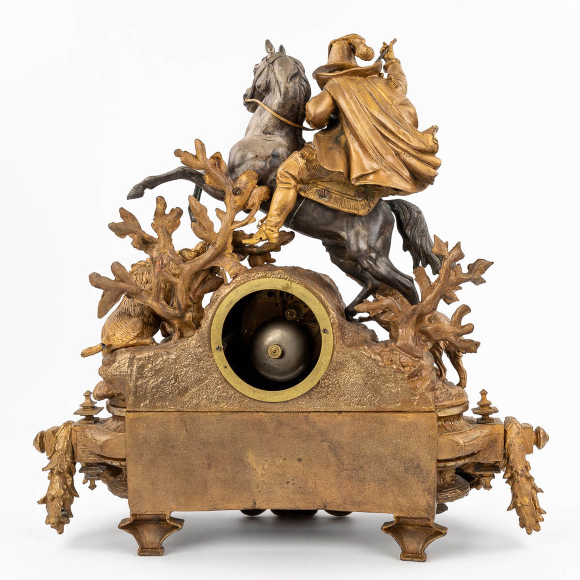 An antique mantle clock with hunting scne, gold-plated spelter. (17 x 47 x 48cm) - Bild 16 aus 21