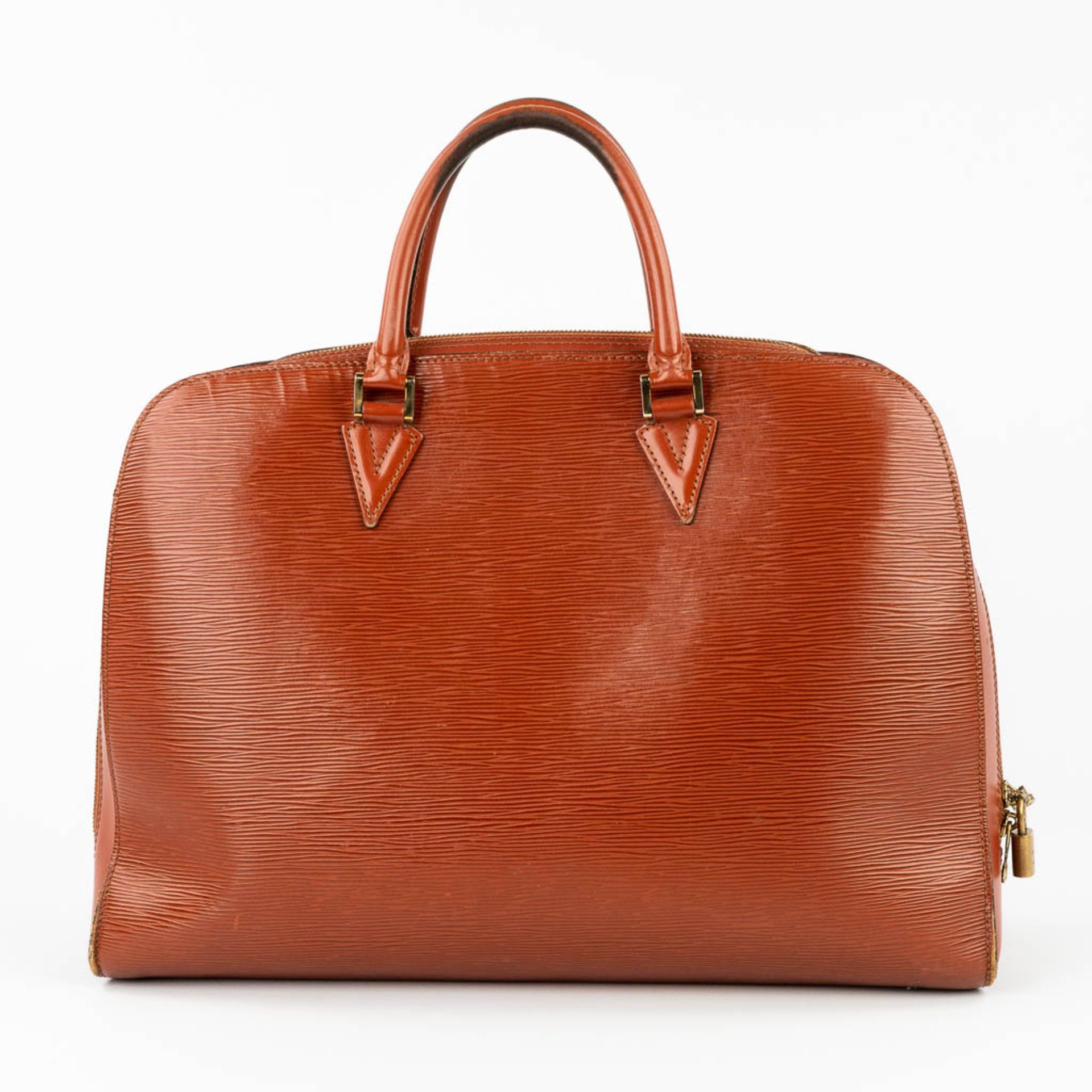 Louis Vuitton, a briefcase made of leather. (W:42 x H:32 cm) - Bild 6 aus 20
