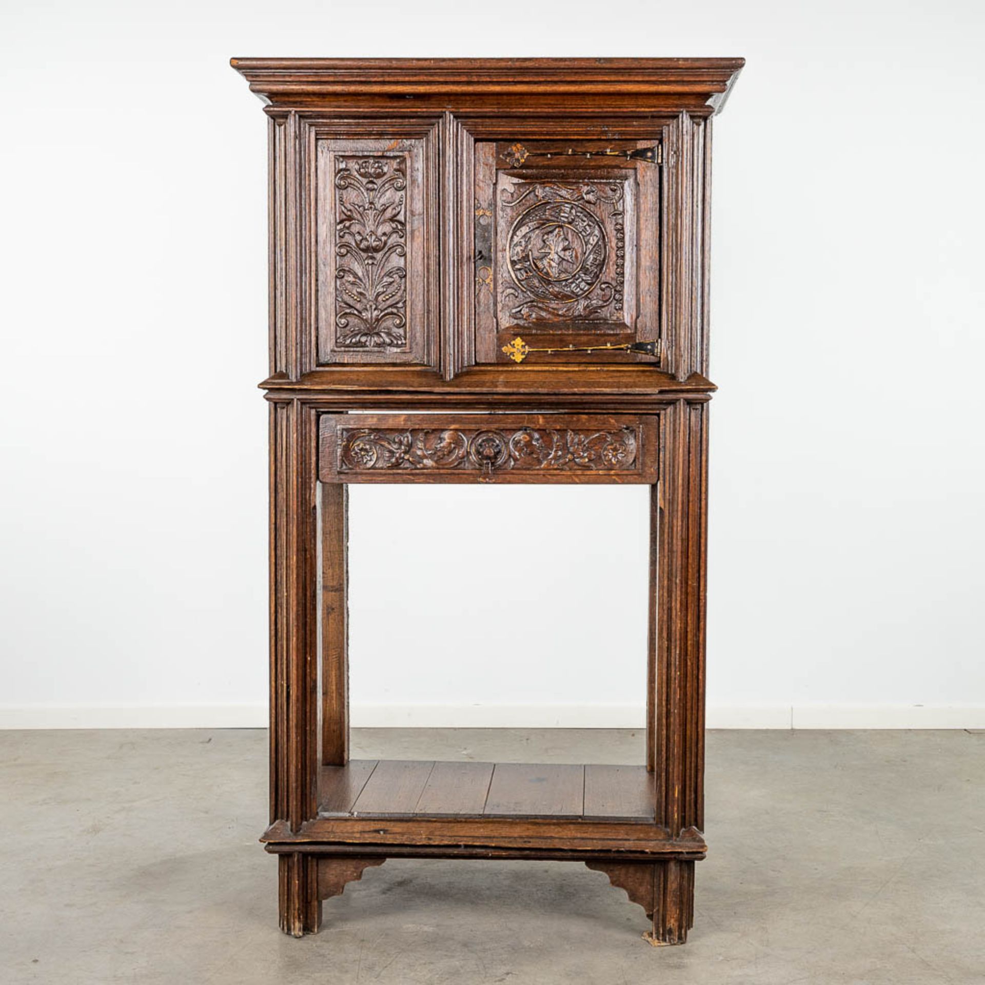 An antique cabinet 'Flemish Renaissance' mounted with bronze and decorated with figurines and floral - Bild 5 aus 26