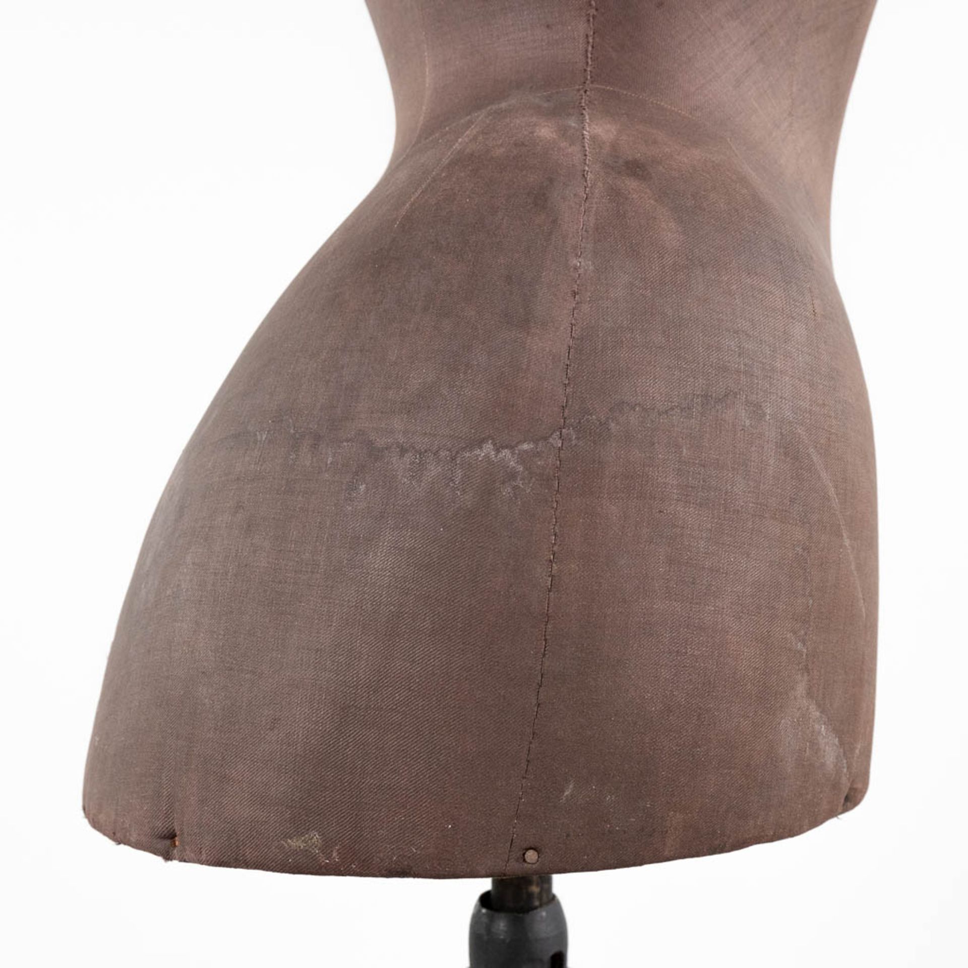 An antique mannequin with wasp waist. Circa 1900. (H:157 cm) - Image 11 of 13