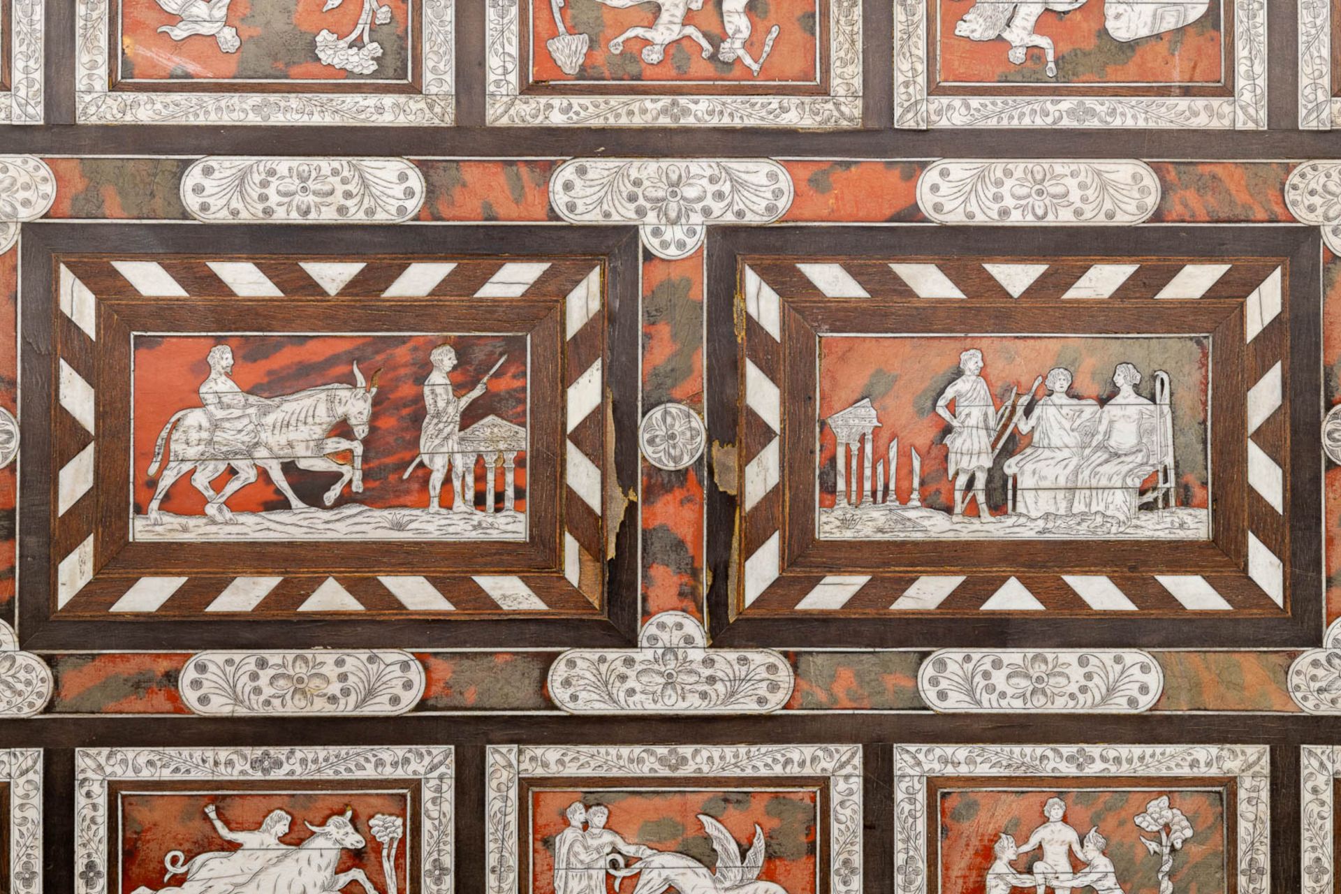 An antique tabletop, with marquetry inlay of bone and tortoiseshell. 18th C. (W:85 x H:25 cm) - Image 7 of 12