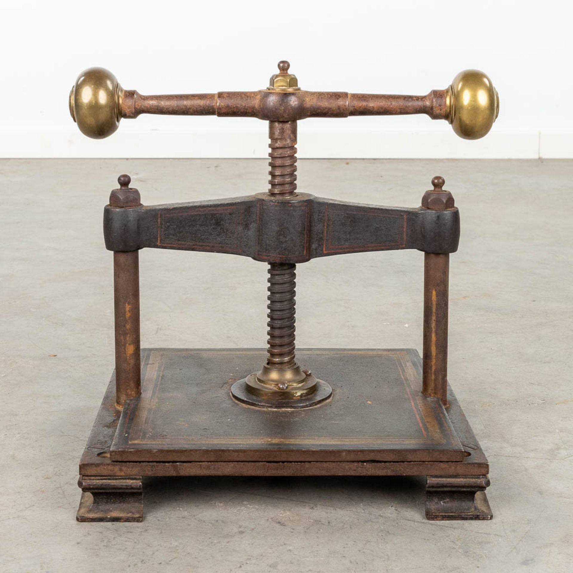 An antique book press, made of metal. (L:30 x W:38 x H:36 cm) - Image 3 of 11