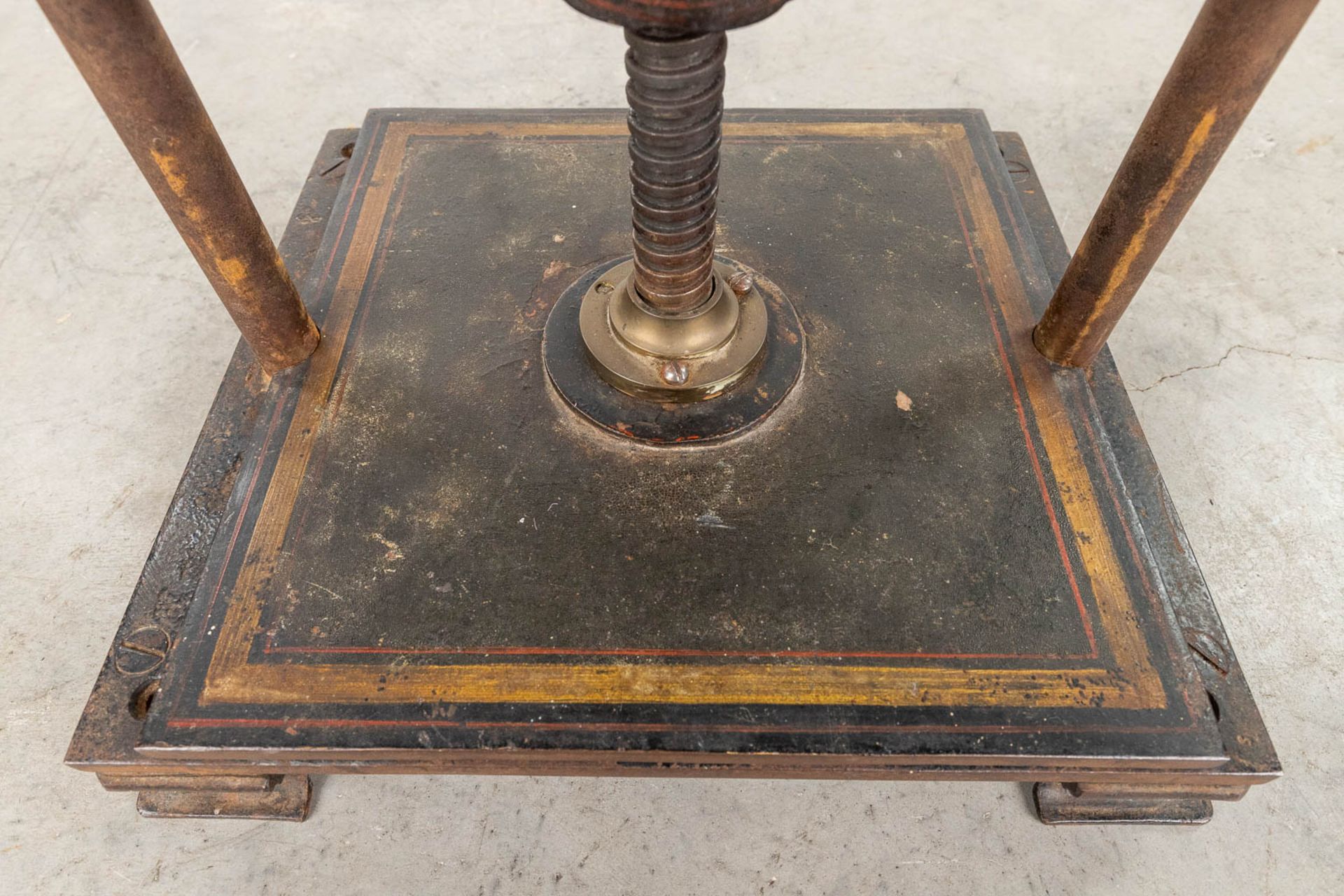 An antique book press, made of metal. (L:30 x W:38 x H:36 cm) - Image 11 of 11