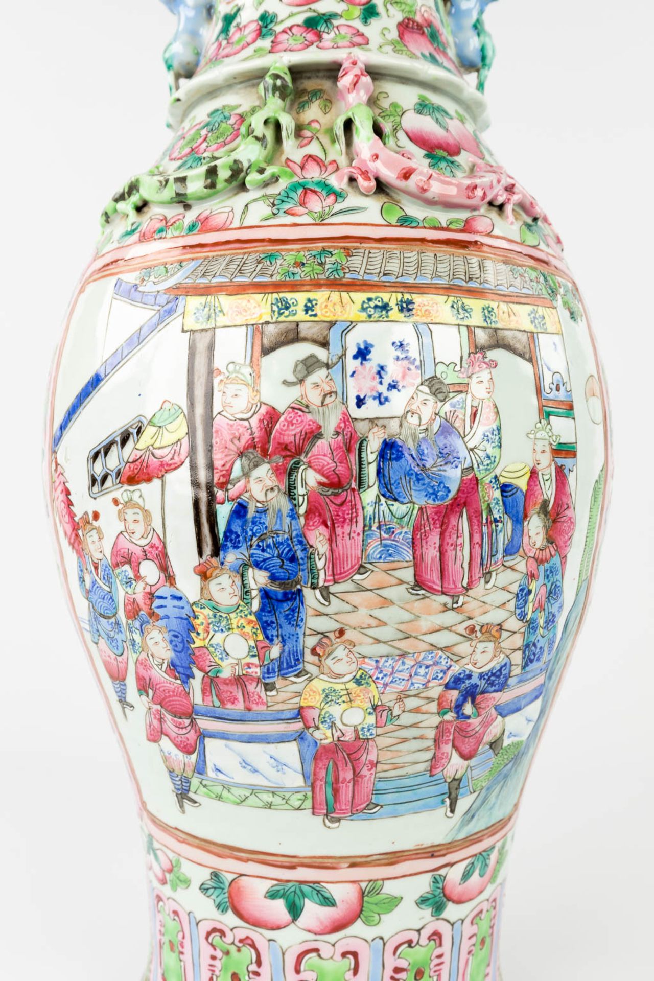 A collection of 2 Chinese vases, Famille rose. 19th/20th C. (H:65 cm) - Bild 17 aus 21