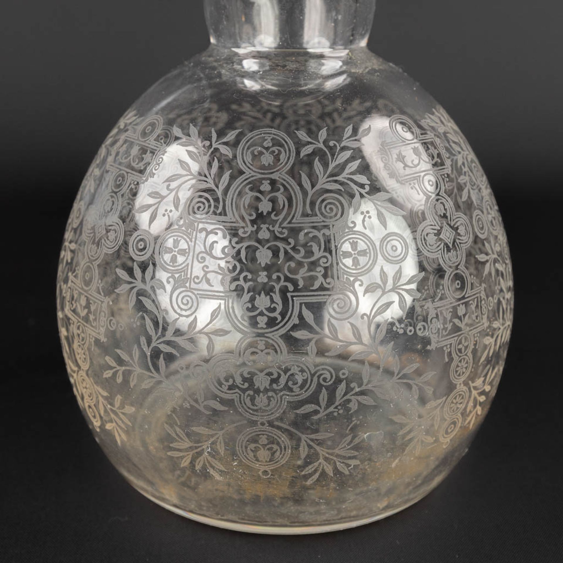 Baccarat, an antique etched caraffe. (H:23 x D:12 cm) - Bild 10 aus 11