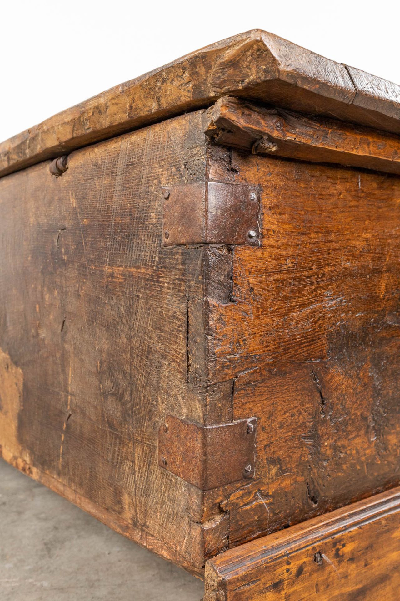 An antique chest, made of sculptured wood panels. (L:48 x W:136 x H:55 cm) - Bild 8 aus 18
