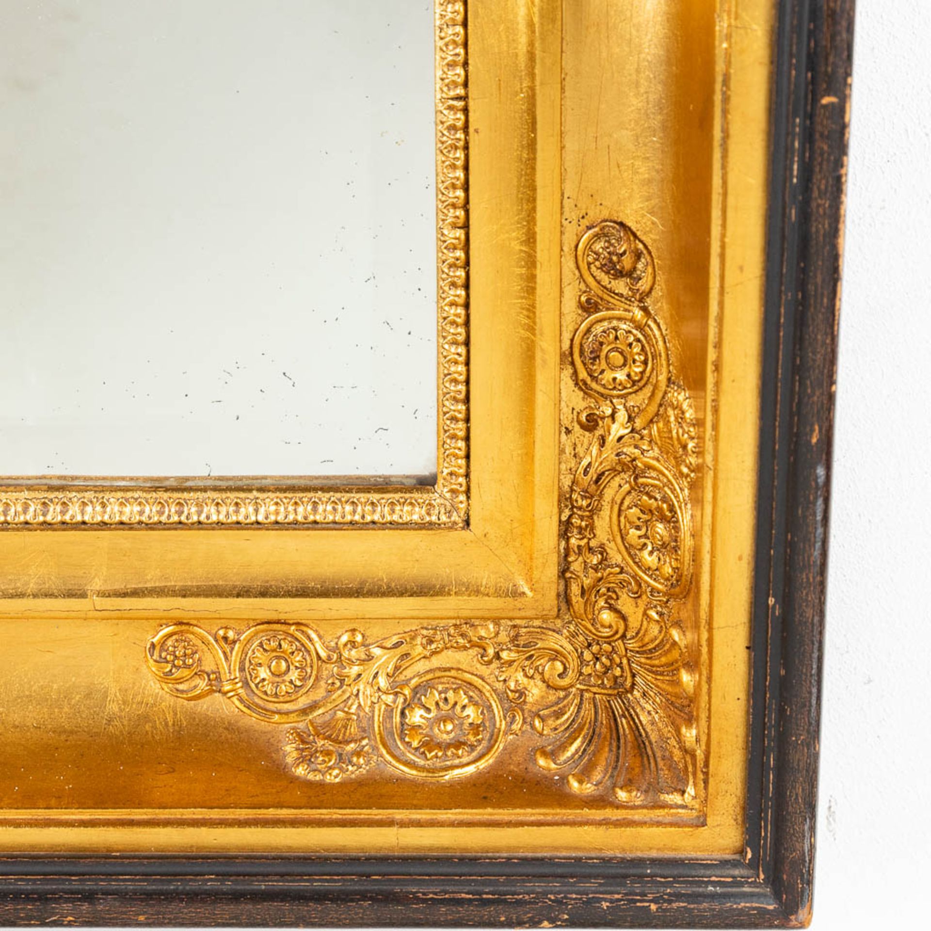 A mirror framed in an empire frame. (W:74 x H:94 cm) - Bild 9 aus 11