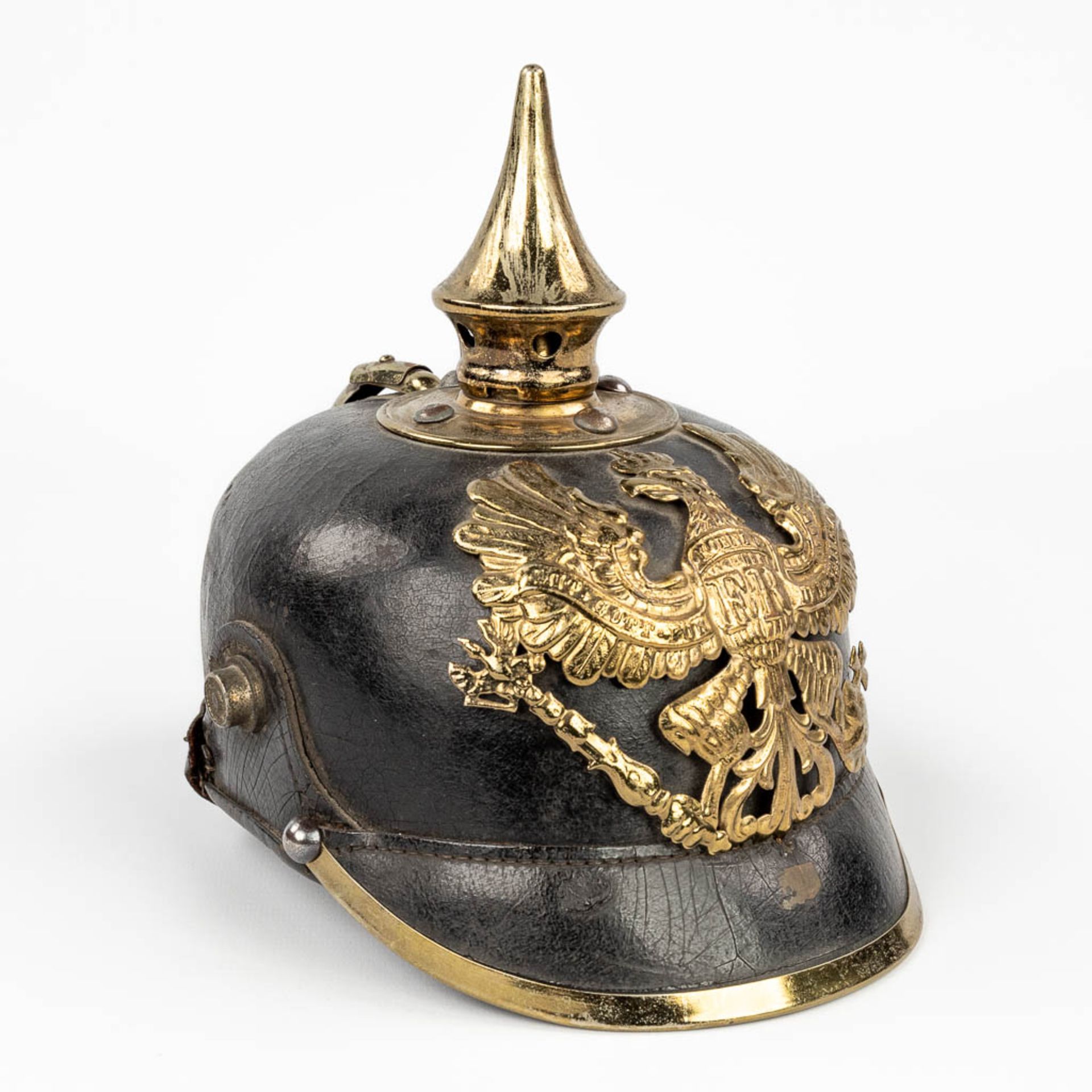 An antique German 'Pickelhaube' decorated with an eagle. Dating 1914-1918. (L:25 x W:18 x H:21 cm) - Bild 6 aus 17