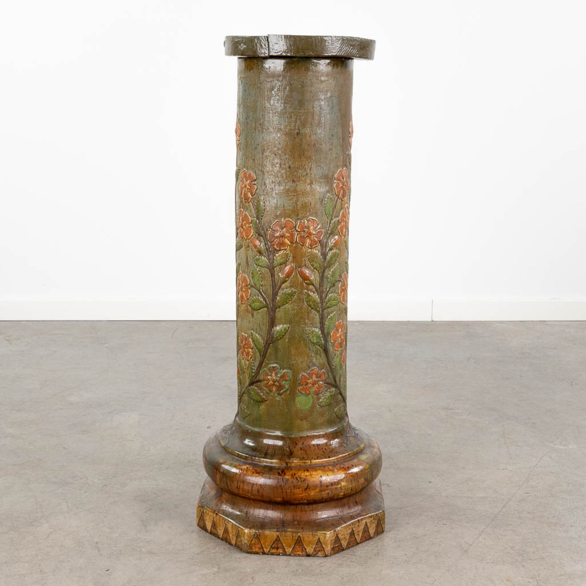 LŽo MAES DECOCK (XIX-XX), Torhout. A pedestal with floral decor made of flemish earthenware. (L:33 - Bild 4 aus 16